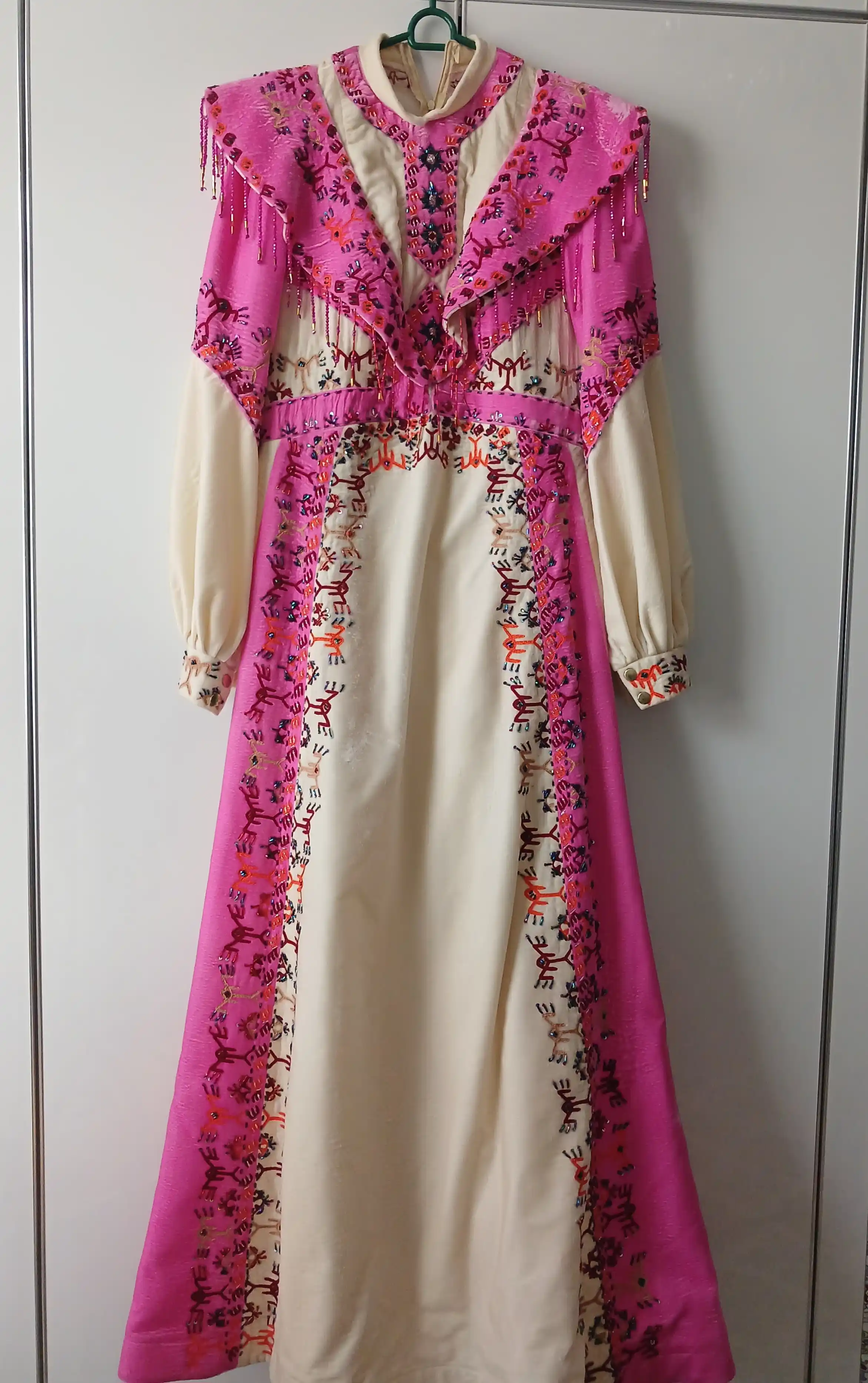 Türkmen fasonlar pombarh fasonlar Fasonlar 2025 fasonlar fason moda modalar Bezen bezen Türkmen fasonlar 2026 Türkmen fasonlar 2025 Türkmen fasonlar 2024 Türkmen fasonlar 2023 turkmenistan türkmenistan turkmen türkmen ashgabat  asgabat aşgabat balkan mary lebap dashoguz dasoguz daşoguz pombarh ponbarhat gulyupek gülýüpek stapel ştapel Gralan Çüýdeşen Abaýa Gadymy Krep Gurultaý 	Keteni Ýüpek Şifon Gipýur Lyon Welwet Atlas Kaşemir Streýç Suzana Ştapel Gülýüpek Pombarh Ýupka Gursakça Aksesuarlar Palto Penjek Okuw eşik Fata Sport eşik Uniforma Nakidka Öýme Şarf kompýuter ýaka ýaglyk Arenda köýnek 2nji el köýnek Taýyn köýnek Matalar Milli lybas milli lybaslar Toý köýnek Toý köýnekler toy koynek toy koynekler gundelik koynekler Gündelik	 
 köýnekler fata koynek Modern taze fason Eskiz koynektm turkmenkoynek türkmenkoynek fason moda moda fasonlar Iş eşik el iş	sada	ýakaly ýakasyz	keşdeli biserli	ýeňli giň nagyşly ýüregi açyk stoýka ýaka ýanly kombinasiýa 	zerli üsti aşak guşakly seçekli gysga ýeňli Tulky Toý köýnek el iş, keşdeli, ýakasyz, biserli, ýeňli, giň 17-25 Bežewyý, Gülgüne yaz, tomus, guyz 2nji el