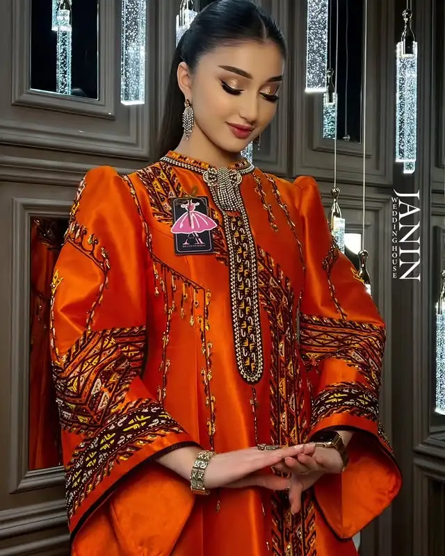 Türkmen fasonlar pombarh fasonlar Fasonlar 2025 fasonlar fason moda modalar Bezen bezen Türkmen fasonlar 2026 Türkmen fasonlar 2025 Türkmen fasonlar 2024 Türkmen fasonlar 2023 turkmenistan türkmenistan turkmen türkmen ashgabat  asgabat aşgabat balkan mary lebap dashoguz dasoguz daşoguz pombarh ponbarhat gulyupek gülýüpek stapel ştapel Gralan Çüýdeşen Abaýa Gadymy Krep Gurultaý 	Keteni Ýüpek Şifon Gipýur Lyon Welwet Atlas Kaşemir Streýç Suzana Ştapel Gülýüpek Pombarh Ýupka Gursakça Aksesuarlar Palto Penjek Okuw eşik Fata Sport eşik Uniforma Nakidka Öýme Şarf kompýuter ýaka ýaglyk Arenda köýnek 2nji el köýnek Taýyn köýnek Matalar Milli lybas milli lybaslar Toý köýnek Toý köýnekler toy koynek toy koynekler gundelik koynekler Gündelik	 
 köýnekler fata koynek Modern taze fason Eskiz koynektm turkmenkoynek türkmenkoynek fason moda moda fasonlar Iş eşik el iş	sada	ýakaly ýakasyz	keşdeli biserli	ýeňli giň nagyşly ýüregi açyk stoýka ýaka ýanly kombinasiýa 	zerli üsti aşak guşakly seçekli gysga ýeňli Keteni, Ýüpek Toý köýnek, Milli lybas el iş, keşdeli, ýakaly, ýeňli 17-25, 26-35 Mämişi yaz, tomus, guyz, gysh