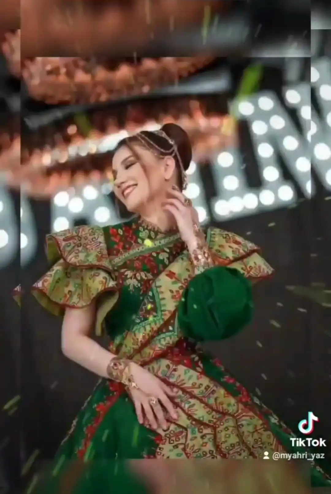 Türkmen fasonlar pombarh fasonlar Fasonlar 2025 fasonlar fason moda modalar Bezen bezen Türkmen fasonlar 2026 Türkmen fasonlar 2025 Türkmen fasonlar 2024 Türkmen fasonlar 2023 turkmenistan türkmenistan turkmen türkmen ashgabat  asgabat aşgabat balkan mary lebap dashoguz dasoguz daşoguz pombarh ponbarhat gulyupek gülýüpek stapel ştapel Gralan Çüýdeşen Abaýa Gadymy Krep Gurultaý 	Keteni Ýüpek Şifon Gipýur Lyon Welwet Atlas Kaşemir Streýç Suzana Ştapel Gülýüpek Pombarh Ýupka Gursakça Aksesuarlar Palto Penjek Okuw eşik Fata Sport eşik Uniforma Nakidka Öýme Şarf kompýuter ýaka ýaglyk Arenda köýnek 2nji el köýnek Taýyn köýnek Matalar Milli lybas milli lybaslar Toý köýnek Toý köýnekler toy koynek toy koynekler gundelik koynekler Gündelik	 
 köýnekler fata koynek Modern taze fason Eskiz koynektm turkmenkoynek türkmenkoynek fason moda moda fasonlar Iş eşik el iş	sada	ýakaly ýakasyz	keşdeli biserli	ýeňli giň nagyşly ýüregi açyk stoýka ýaka ýanly kombinasiýa 	zerli üsti aşak guşakly seçekli gysga ýeňli Panbarhat (Pombarh), Ýüpek, Keteni Toý köýnek el iş, keşdeli, ýanly, gysga ýeňli, giň, kombinasiýa, nagyşly 17-25, 26-35, 35+ Ýaşyl, Goýy-ýaşyl yaz, tomus, guyz