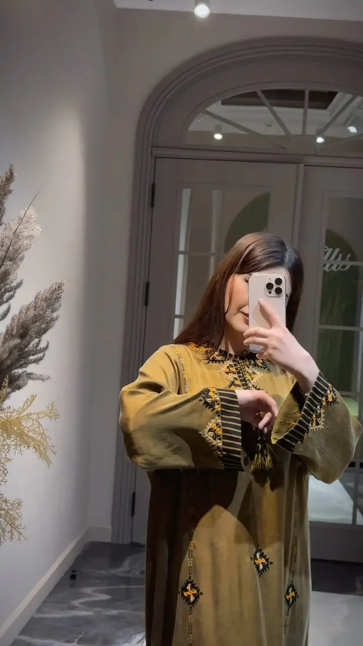 Türkmen fasonlar pombarh fasonlar Fasonlar 2025 fasonlar fason moda modalar Bezen bezen Türkmen fasonlar 2026 Türkmen fasonlar 2025 Türkmen fasonlar 2024 Türkmen fasonlar 2023 turkmenistan türkmenistan turkmen türkmen ashgabat  asgabat aşgabat balkan mary lebap dashoguz dasoguz daşoguz pombarh ponbarhat gulyupek gülýüpek stapel ştapel Gralan Çüýdeşen Abaýa Gadymy Krep Gurultaý 	Keteni Ýüpek Şifon Gipýur Lyon Welwet Atlas Kaşemir Streýç Suzana Ştapel Gülýüpek Pombarh Ýupka Gursakça Aksesuarlar Palto Penjek Okuw eşik Fata Sport eşik Uniforma Nakidka Öýme Şarf kompýuter ýaka ýaglyk Arenda köýnek 2nji el köýnek Taýyn köýnek Matalar Milli lybas milli lybaslar Toý köýnek Toý köýnekler toy koynek toy koynekler gundelik koynekler Gündelik	 
 köýnekler fata koynek Modern taze fason Eskiz koynektm turkmenkoynek türkmenkoynek fason moda moda fasonlar Iş eşik el iş	sada	ýakaly ýakasyz	keşdeli biserli	ýeňli giň nagyşly ýüregi açyk stoýka ýaka ýanly kombinasiýa 	zerli üsti aşak guşakly seçekli gysga ýeňli Gülýüpek Toý köýnek, Gündelik el iş, keşdeli, ýakaly, ýanly, ýeňli, giň, nagyşly 17-25, 26-35, 35+ Altyn