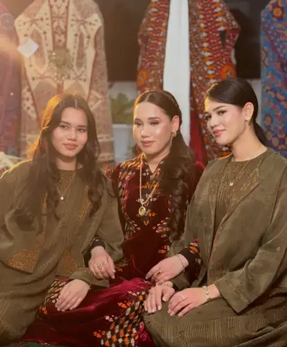 Türkmen fasonlar pombarh fasonlar Fasonlar 2025 fasonlar fason moda modalar Bezen bezen Türkmen fasonlar 2026 Türkmen fasonlar 2025 Türkmen fasonlar 2024 Türkmen fasonlar 2023 turkmenistan türkmenistan turkmen türkmen ashgabat  asgabat aşgabat balkan mary lebap dashoguz dasoguz daşoguz pombarh ponbarhat gulyupek gülýüpek stapel ştapel Gralan Çüýdeşen Abaýa Gadymy Krep Gurultaý 	Keteni Ýüpek Şifon Gipýur Lyon Welwet Atlas Kaşemir Streýç Suzana Ştapel Gülýüpek Pombarh Ýupka Gursakça Aksesuarlar Palto Penjek Okuw eşik Fata Sport eşik Uniforma Nakidka Öýme Şarf kompýuter ýaka ýaglyk Arenda köýnek 2nji el köýnek Taýyn köýnek Matalar Milli lybas milli lybaslar Toý köýnek Toý köýnekler toy koynek toy koynekler gundelik koynekler Gündelik	 
 köýnekler fata koynek Modern taze fason Eskiz koynektm turkmenkoynek türkmenkoynek fason moda moda fasonlar Iş eşik el iş	sada	ýakaly ýakasyz	keşdeli biserli	ýeňli giň nagyşly ýüregi açyk stoýka ýaka ýanly kombinasiýa 	zerli üsti aşak guşakly seçekli gysga ýeňli 