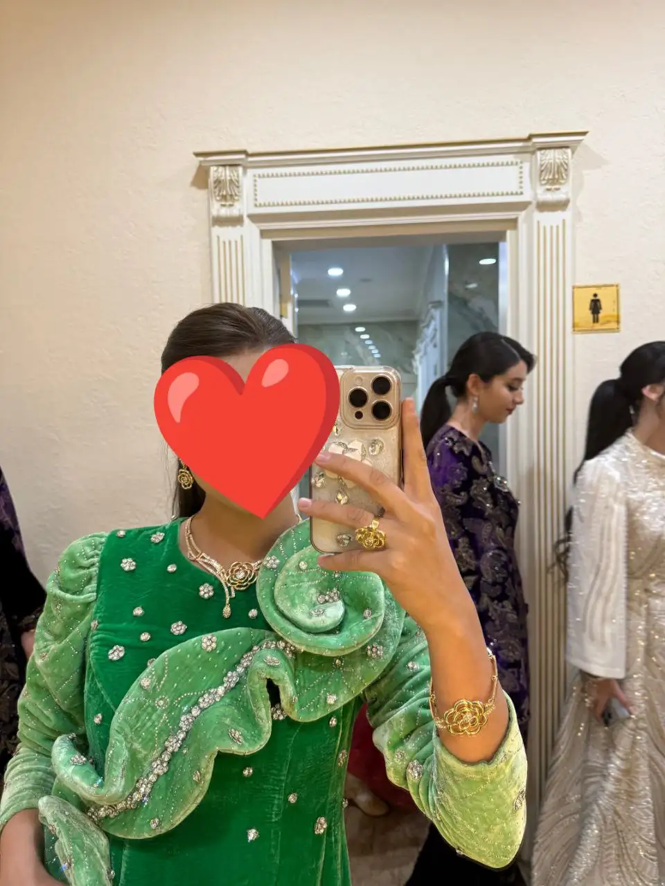 Türkmen fasonlar pombarh fasonlar Fasonlar 2025 fasonlar fason moda modalar Bezen bezen Türkmen fasonlar 2026 Türkmen fasonlar 2025 Türkmen fasonlar 2024 Türkmen fasonlar 2023 turkmenistan türkmenistan turkmen türkmen ashgabat  asgabat aşgabat balkan mary lebap dashoguz dasoguz daşoguz pombarh ponbarhat gulyupek gülýüpek stapel ştapel Gralan Çüýdeşen Abaýa Gadymy Krep Gurultaý 	Keteni Ýüpek Şifon Gipýur Lyon Welwet Atlas Kaşemir Streýç Suzana Ştapel Gülýüpek Pombarh Ýupka Gursakça Aksesuarlar Palto Penjek Okuw eşik Fata Sport eşik Uniforma Nakidka Öýme Şarf kompýuter ýaka ýaglyk Arenda köýnek 2nji el köýnek Taýyn köýnek Matalar Milli lybas milli lybaslar Toý köýnek Toý köýnekler toy koynek toy koynekler gundelik koynekler Gündelik	 
 köýnekler fata koynek Modern taze fason Eskiz koynektm turkmenkoynek türkmenkoynek fason moda moda fasonlar Iş eşik el iş	sada	ýakaly ýakasyz	keşdeli biserli	ýeňli giň nagyşly ýüregi açyk stoýka ýaka ýanly kombinasiýa 	zerli üsti aşak guşakly seçekli gysga ýeňli Panbarhat (Pombarh) Toý köýnek el iş, ýakasyz, ýeňli, giň, kombinasiýa 17-25 Ýaşyl, Goýy-ýaşyl yaz, tomus, guyz, gysh 2nji el