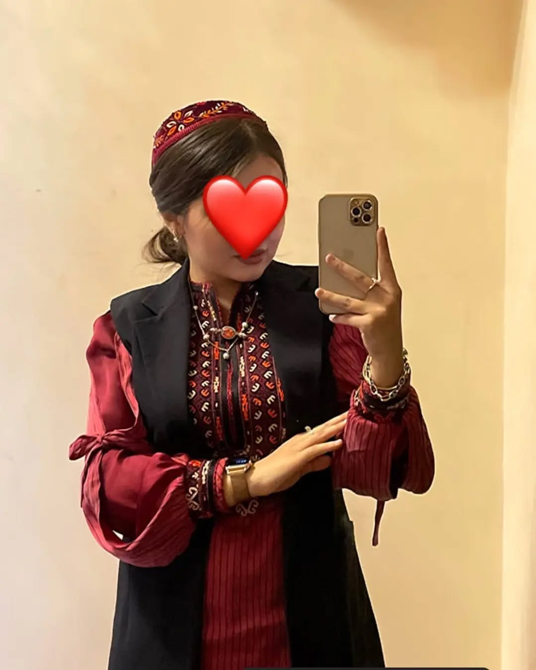 Türkmen fasonlar pombarh fasonlar Fasonlar 2025 fasonlar fason moda modalar Bezen bezen Türkmen fasonlar 2026 Türkmen fasonlar 2025 Türkmen fasonlar 2024 Türkmen fasonlar 2023 turkmenistan türkmenistan turkmen türkmen ashgabat  asgabat aşgabat balkan mary lebap dashoguz dasoguz daşoguz pombarh ponbarhat gulyupek gülýüpek stapel ştapel Gralan Çüýdeşen Abaýa Gadymy Krep Gurultaý 	Keteni Ýüpek Şifon Gipýur Lyon Welwet Atlas Kaşemir Streýç Suzana Ştapel Gülýüpek Pombarh Ýupka Gursakça Aksesuarlar Palto Penjek Okuw eşik Fata Sport eşik Uniforma Nakidka Öýme Şarf kompýuter ýaka ýaglyk Arenda köýnek 2nji el köýnek Taýyn köýnek Matalar Milli lybas milli lybaslar Toý köýnek Toý köýnekler toy koynek toy koynekler gundelik koynekler Gündelik	 
 köýnekler fata koynek Modern taze fason Eskiz koynektm turkmenkoynek türkmenkoynek fason moda moda fasonlar Iş eşik el iş	sada	ýakaly ýakasyz	keşdeli biserli	ýeňli giň nagyşly ýüregi açyk stoýka ýaka ýanly kombinasiýa 	zerli üsti aşak guşakly seçekli gysga ýeňli Uçurym köýnek  17-25 Gyzyl tomus