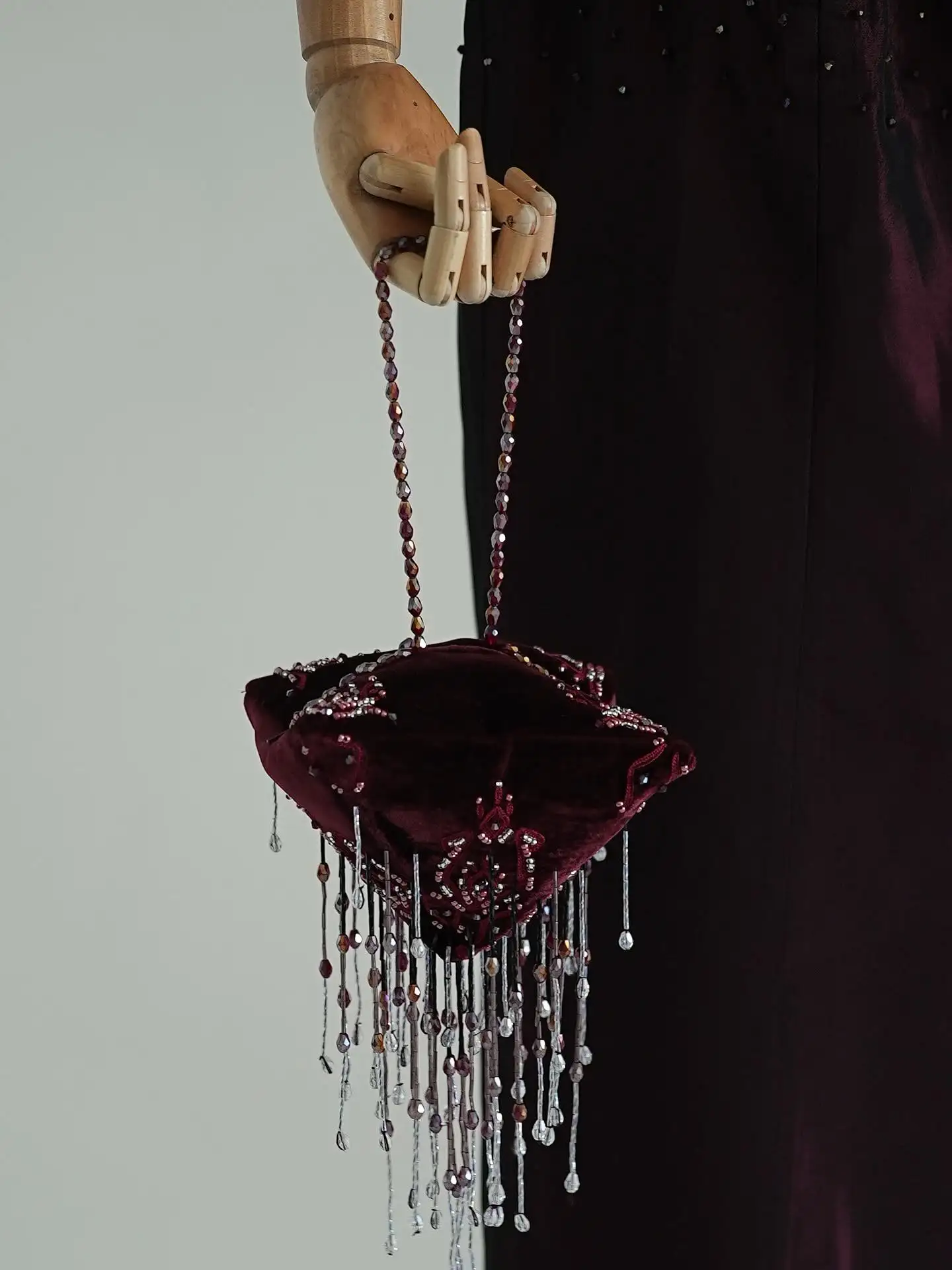 Türkmen fasonlar pombarh fasonlar Fasonlar 2025 fasonlar fason moda modalar Bezen bezen Türkmen fasonlar 2026 Türkmen fasonlar 2025 Türkmen fasonlar 2024 Türkmen fasonlar 2023 turkmenistan türkmenistan turkmen türkmen ashgabat  asgabat aşgabat balkan mary lebap dashoguz dasoguz daşoguz pombarh ponbarhat gulyupek gülýüpek stapel ştapel Gralan Çüýdeşen Abaýa Gadymy Krep Gurultaý 	Keteni Ýüpek Şifon Gipýur Lyon Welwet Atlas Kaşemir Streýç Suzana Ştapel Gülýüpek Pombarh Ýupka Gursakça Aksesuarlar Palto Penjek Okuw eşik Fata Sport eşik Uniforma Nakidka Öýme Şarf kompýuter ýaka ýaglyk Arenda köýnek 2nji el köýnek Taýyn köýnek Matalar Milli lybas milli lybaslar Toý köýnek Toý köýnekler toy koynek toy koynekler gundelik koynekler Gündelik	 
 köýnekler fata koynek Modern taze fason Eskiz koynektm turkmenkoynek türkmenkoynek fason moda moda fasonlar Iş eşik el iş	sada	ýakaly ýakasyz	keşdeli biserli	ýeňli giň nagyşly ýüregi açyk stoýka ýaka ýanly kombinasiýa 	zerli üsti aşak guşakly seçekli gysga ýeňli Panbarhat (Pombarh) Toý köýnek, Modern el iş, ýakasyz, biserli, gysga ýeňli 17-25, 26-35 Goýy-gyzyl yaz, tomus, guyz Taýyn köýnek