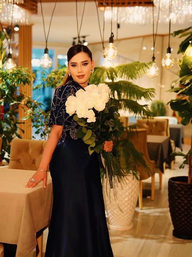 Türkmen fasonlar pombarh fasonlar Fasonlar 2025 fasonlar fason moda modalar Bezen bezen Türkmen fasonlar 2026 Türkmen fasonlar 2025 Türkmen fasonlar 2024 Türkmen fasonlar 2023 turkmenistan türkmenistan turkmen türkmen ashgabat  asgabat aşgabat balkan mary lebap dashoguz dasoguz daşoguz pombarh ponbarhat gulyupek gülýüpek stapel ştapel Gralan Çüýdeşen Abaýa Gadymy Krep Gurultaý 	Keteni Ýüpek Şifon Gipýur Lyon Welwet Atlas Kaşemir Streýç Suzana Ştapel Gülýüpek Pombarh Ýupka Gursakça Aksesuarlar Palto Penjek Okuw eşik Fata Sport eşik Uniforma Nakidka Öýme Şarf kompýuter ýaka ýaglyk Arenda köýnek 2nji el köýnek Taýyn köýnek Matalar Milli lybas milli lybaslar Toý köýnek Toý köýnekler toy koynek toy koynekler gundelik koynekler Gündelik	 
 köýnekler fata koynek Modern taze fason Eskiz koynektm turkmenkoynek türkmenkoynek fason moda moda fasonlar Iş eşik el iş	sada	ýakaly ýakasyz	keşdeli biserli	ýeňli giň nagyşly ýüregi açyk stoýka ýaka ýanly kombinasiýa 	zerli üsti aşak guşakly seçekli gysga ýeňli Panbarhat (Pombarh), Parça Toý köýnek, Modern ýakasyz, gysga ýeňli, kombinasiýa, üsti aşak 17-25, 26-35 Goýy-gök tomus