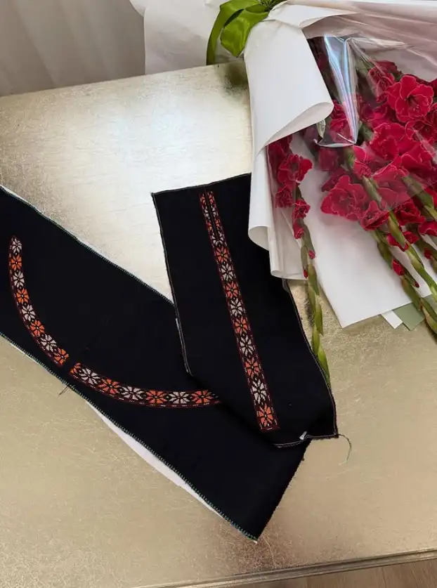 Türkmen fasonlar pombarh fasonlar Fasonlar 2025 fasonlar fason moda modalar Bezen bezen Türkmen fasonlar 2026 Türkmen fasonlar 2025 Türkmen fasonlar 2024 Türkmen fasonlar 2023 turkmenistan türkmenistan turkmen türkmen ashgabat  asgabat aşgabat balkan mary lebap dashoguz dasoguz daşoguz pombarh ponbarhat gulyupek gülýüpek stapel ştapel Gralan Çüýdeşen Abaýa Gadymy Krep Gurultaý 	Keteni Ýüpek Şifon Gipýur Lyon Welwet Atlas Kaşemir Streýç Suzana Ştapel Gülýüpek Pombarh Ýupka Gursakça Aksesuarlar Palto Penjek Okuw eşik Fata Sport eşik Uniforma Nakidka Öýme Şarf kompýuter ýaka ýaglyk Arenda köýnek 2nji el köýnek Taýyn köýnek Matalar Milli lybas milli lybaslar Toý köýnek Toý köýnekler toy koynek toy koynekler gundelik koynekler Gündelik	 
 köýnekler fata koynek Modern taze fason Eskiz koynektm turkmenkoynek türkmenkoynek fason moda moda fasonlar Iş eşik el iş	sada	ýakaly ýakasyz	keşdeli biserli	ýeňli giň nagyşly ýüregi açyk stoýka ýaka ýanly kombinasiýa 	zerli üsti aşak guşakly seçekli gysga ýeňli keşdeli, el ýaka, gaýma 12-16, 17-25, 26-35, 35+  yaz, tomus, guyz, gysh