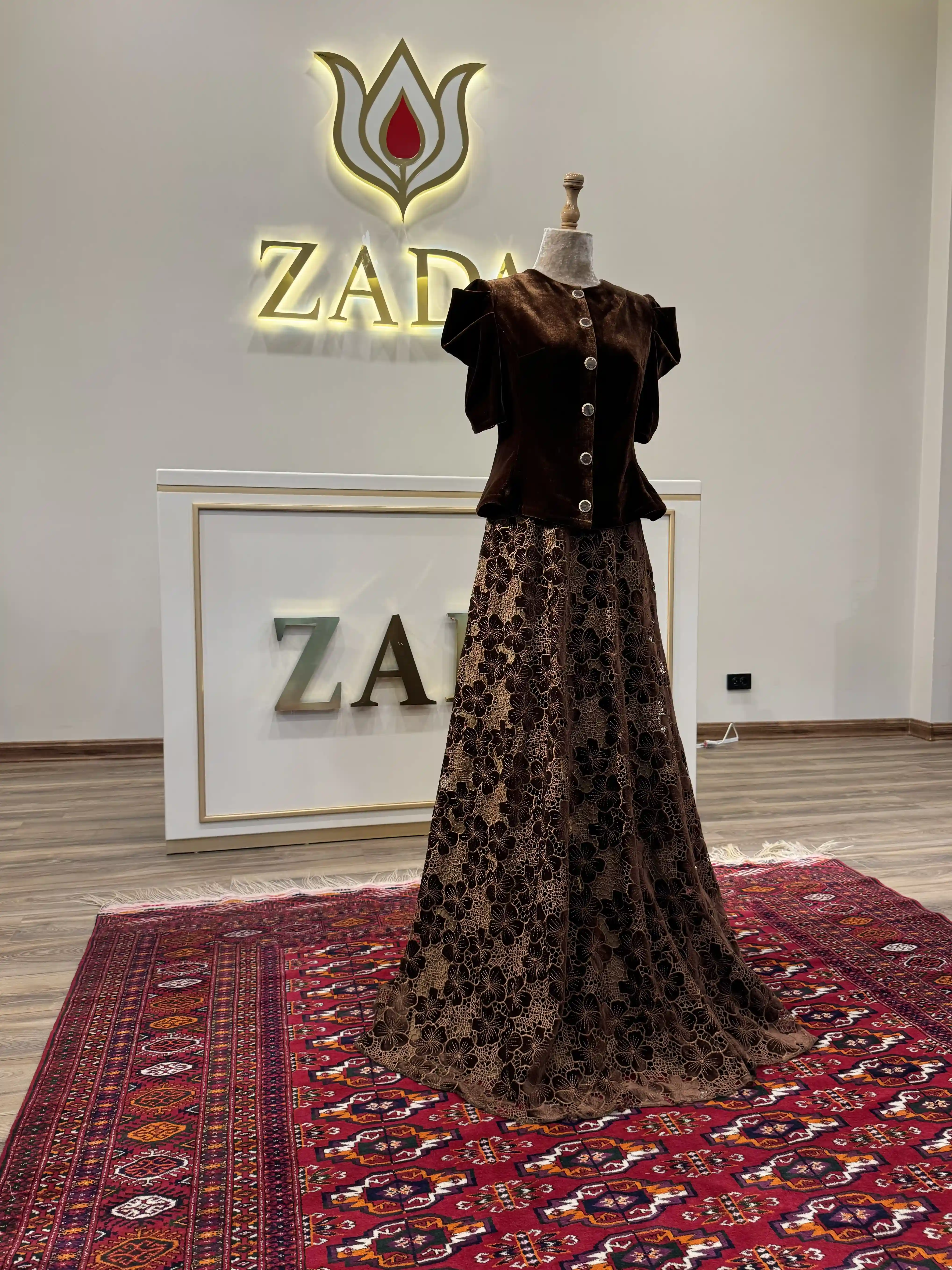 Türkmen fasonlar pombarh fasonlar Fasonlar 2025 fasonlar fason moda modalar Bezen bezen Türkmen fasonlar 2026 Türkmen fasonlar 2025 Türkmen fasonlar 2024 Türkmen fasonlar 2023 turkmenistan türkmenistan turkmen türkmen ashgabat  asgabat aşgabat balkan mary lebap dashoguz dasoguz daşoguz pombarh ponbarhat gulyupek gülýüpek stapel ştapel Gralan Çüýdeşen Abaýa Gadymy Krep Gurultaý 	Keteni Ýüpek Şifon Gipýur Lyon Welwet Atlas Kaşemir Streýç Suzana Ştapel Gülýüpek Pombarh Ýupka Gursakça Aksesuarlar Palto Penjek Okuw eşik Fata Sport eşik Uniforma Nakidka Öýme Şarf kompýuter ýaka ýaglyk Arenda köýnek 2nji el köýnek Taýyn köýnek Matalar Milli lybas milli lybaslar Toý köýnek Toý köýnekler toy koynek toy koynekler gundelik koynekler Gündelik	 
 köýnekler fata koynek Modern taze fason Eskiz koynektm turkmenkoynek türkmenkoynek fason moda moda fasonlar Iş eşik el iş	sada	ýakaly ýakasyz	keşdeli biserli	ýeňli giň nagyşly ýüregi açyk stoýka ýaka ýanly kombinasiýa 	zerli üsti aşak guşakly seçekli gysga ýeňli 