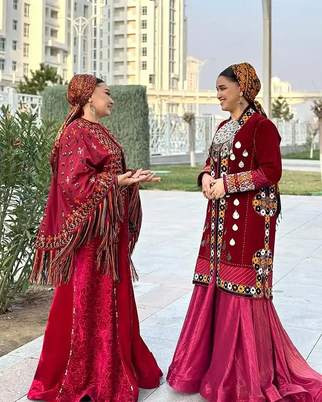 Türkmen fasonlar pombarh fasonlar Fasonlar 2025 fasonlar fason moda modalar Bezen bezen Türkmen fasonlar 2026 Türkmen fasonlar 2025 Türkmen fasonlar 2024 Türkmen fasonlar 2023 turkmenistan türkmenistan turkmen türkmen ashgabat  asgabat aşgabat balkan mary lebap dashoguz dasoguz daşoguz pombarh ponbarhat gulyupek gülýüpek stapel ştapel Gralan Çüýdeşen Abaýa Gadymy Krep Gurultaý 	Keteni Ýüpek Şifon Gipýur Lyon Welwet Atlas Kaşemir Streýç Suzana Ştapel Gülýüpek Pombarh Ýupka Gursakça Aksesuarlar Palto Penjek Okuw eşik Fata Sport eşik Uniforma Nakidka Öýme Şarf kompýuter ýaka ýaglyk Arenda köýnek 2nji el köýnek Taýyn köýnek Matalar Milli lybas milli lybaslar Toý köýnek Toý köýnekler toy koynek toy koynekler gundelik koynekler Gündelik	 
 köýnekler fata koynek Modern taze fason Eskiz koynektm turkmenkoynek türkmenkoynek fason moda moda fasonlar Iş eşik el iş	sada	ýakaly ýakasyz	keşdeli biserli	ýeňli giň nagyşly ýüregi açyk stoýka ýaka ýanly kombinasiýa 	zerli üsti aşak guşakly seçekli gysga ýeňli Panbarhat (Pombarh), Ýüpek, Keteni, Gadymy Milli lybas el iş, keşdeli, ýakaly, ýeňli, giň, kombinasiýa, nagyşly 26-35, 35+ Gülgüne, Gyzyl yaz, gysh