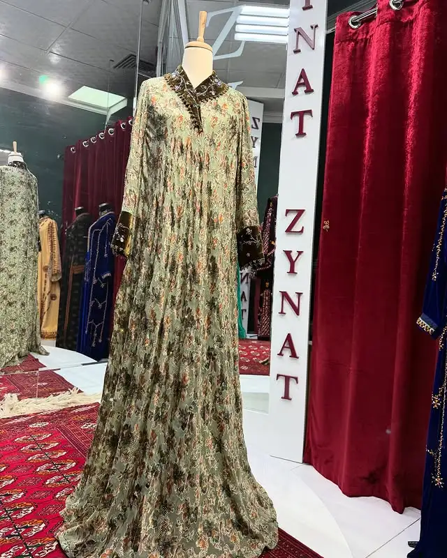 Türkmen fasonlar pombarh fasonlar Fasonlar 2025 fasonlar fason moda modalar Bezen bezen Türkmen fasonlar 2026 Türkmen fasonlar 2025 Türkmen fasonlar 2024 Türkmen fasonlar 2023 turkmenistan türkmenistan turkmen türkmen ashgabat  asgabat aşgabat balkan mary lebap dashoguz dasoguz daşoguz pombarh ponbarhat gulyupek gülýüpek stapel ştapel Gralan Çüýdeşen Abaýa Gadymy Krep Gurultaý 	Keteni Ýüpek Şifon Gipýur Lyon Welwet Atlas Kaşemir Streýç Suzana Ştapel Gülýüpek Pombarh Ýupka Gursakça Aksesuarlar Palto Penjek Okuw eşik Fata Sport eşik Uniforma Nakidka Öýme Şarf kompýuter ýaka ýaglyk Arenda köýnek 2nji el köýnek Taýyn köýnek Matalar Milli lybas milli lybaslar Toý köýnek Toý köýnekler toy koynek toy koynekler gundelik koynekler Gündelik	 
 köýnekler fata koynek Modern taze fason Eskiz koynektm turkmenkoynek türkmenkoynek fason moda moda fasonlar Iş eşik el iş	sada	ýakaly ýakasyz	keşdeli biserli	ýeňli giň nagyşly ýüregi açyk stoýka ýaka ýanly kombinasiýa 	zerli üsti aşak guşakly seçekli gysga ýeňli Panbarhat (Pombarh), Lyon, Ýüpek Toý köýnek el iş, sada, ýakasyz, biserli, ýeňli, giň, kombinasiýa 17-25, 26-35 Bežewyý, Goňur, Altyn yaz, tomus