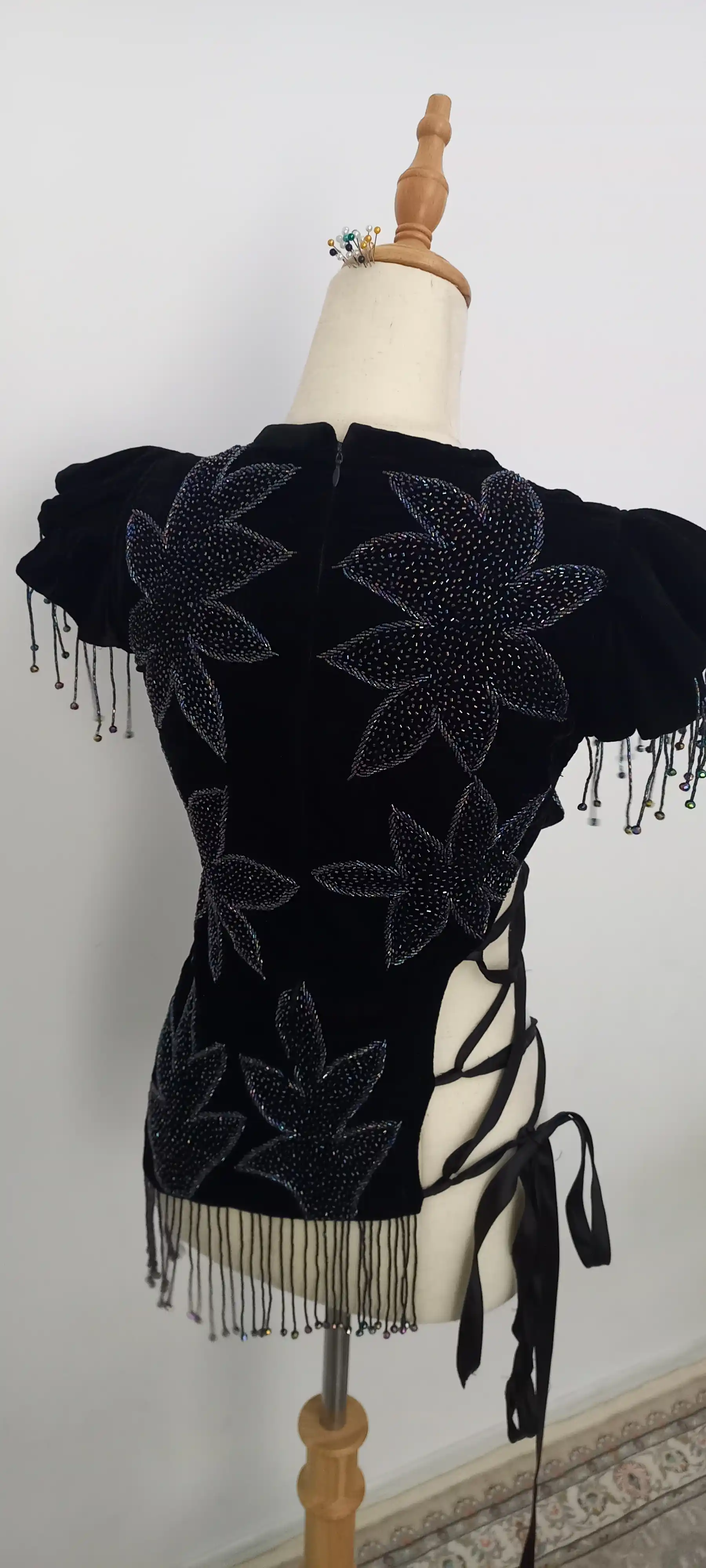 Türkmen fasonlar pombarh fasonlar Fasonlar 2025 fasonlar fason moda modalar Bezen bezen Türkmen fasonlar 2026 Türkmen fasonlar 2025 Türkmen fasonlar 2024 Türkmen fasonlar 2023 turkmenistan türkmenistan turkmen türkmen ashgabat  asgabat aşgabat balkan mary lebap dashoguz dasoguz daşoguz pombarh ponbarhat gulyupek gülýüpek stapel ştapel Gralan Çüýdeşen Abaýa Gadymy Krep Gurultaý 	Keteni Ýüpek Şifon Gipýur Lyon Welwet Atlas Kaşemir Streýç Suzana Ştapel Gülýüpek Pombarh Ýupka Gursakça Aksesuarlar Palto Penjek Okuw eşik Fata Sport eşik Uniforma Nakidka Öýme Şarf kompýuter ýaka ýaglyk Arenda köýnek 2nji el köýnek Taýyn köýnek Matalar Milli lybas milli lybaslar Toý köýnek Toý köýnekler toy koynek toy koynekler gundelik koynekler Gündelik	 
 köýnekler fata koynek Modern taze fason Eskiz koynektm turkmenkoynek türkmenkoynek fason moda moda fasonlar Iş eşik el iş	sada	ýakaly ýakasyz	keşdeli biserli	ýeňli giň nagyşly ýüregi açyk stoýka ýaka ýanly kombinasiýa 	zerli üsti aşak guşakly seçekli gysga ýeňli Panbarhat (Pombarh)  ýakasyz, biserli, gysga ýeňli 17-25, 26-35 Gara yaz, tomus, guyz Nakidka, 2nji el