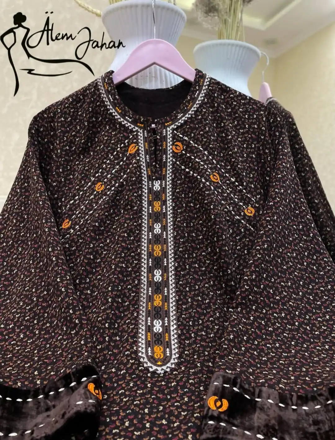 Türkmen fasonlar pombarh fasonlar Fasonlar 2025 fasonlar fason moda modalar Bezen bezen Türkmen fasonlar 2026 Türkmen fasonlar 2025 Türkmen fasonlar 2024 Türkmen fasonlar 2023 turkmenistan türkmenistan turkmen türkmen ashgabat  asgabat aşgabat balkan mary lebap dashoguz dasoguz daşoguz pombarh ponbarhat gulyupek gülýüpek stapel ştapel Gralan Çüýdeşen Abaýa Gadymy Krep Gurultaý 	Keteni Ýüpek Şifon Gipýur Lyon Welwet Atlas Kaşemir Streýç Suzana Ştapel Gülýüpek Pombarh Ýupka Gursakça Aksesuarlar Palto Penjek Okuw eşik Fata Sport eşik Uniforma Nakidka Öýme Şarf kompýuter ýaka ýaglyk Arenda köýnek 2nji el köýnek Taýyn köýnek Matalar Milli lybas milli lybaslar Toý köýnek Toý köýnekler toy koynek toy koynekler gundelik koynekler Gündelik	 
 köýnekler fata koynek Modern taze fason Eskiz koynektm turkmenkoynek türkmenkoynek fason moda moda fasonlar Iş eşik el iş	sada	ýakaly ýakasyz	keşdeli biserli	ýeňli giň nagyşly ýüregi açyk stoýka ýaka ýanly kombinasiýa 	zerli üsti aşak guşakly seçekli gysga ýeňli 