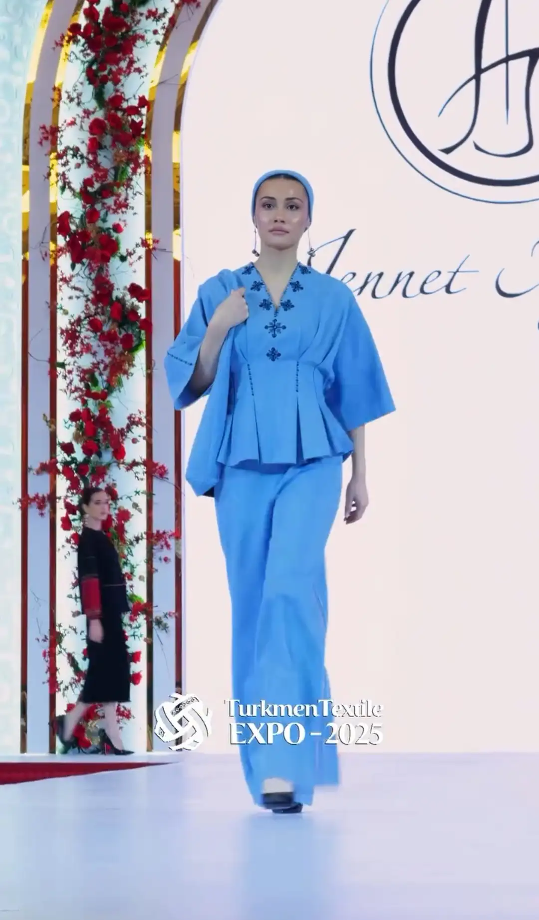 Türkmen fasonlar pombarh fasonlar Fasonlar 2025 fasonlar fason moda modalar Bezen bezen Türkmen fasonlar 2026 Türkmen fasonlar 2025 Türkmen fasonlar 2024 Türkmen fasonlar 2023 turkmenistan türkmenistan turkmen türkmen ashgabat  asgabat aşgabat balkan mary lebap dashoguz dasoguz daşoguz pombarh ponbarhat gulyupek gülýüpek stapel ştapel Gralan Çüýdeşen Abaýa Gadymy Krep Gurultaý 	Keteni Ýüpek Şifon Gipýur Lyon Welwet Atlas Kaşemir Streýç Suzana Ştapel Gülýüpek Pombarh Ýupka Gursakça Aksesuarlar Palto Penjek Okuw eşik Fata Sport eşik Uniforma Nakidka Öýme Şarf kompýuter ýaka ýaglyk Arenda köýnek 2nji el köýnek Taýyn köýnek Matalar Milli lybas milli lybaslar Toý köýnek Toý köýnekler toy koynek toy koynekler gundelik koynekler Gündelik	 
 köýnekler fata koynek Modern taze fason Eskiz koynektm turkmenkoynek türkmenkoynek fason moda moda fasonlar Iş eşik el iş	sada	ýakaly ýakasyz	keşdeli biserli	ýeňli giň nagyşly ýüregi açyk stoýka ýaka ýanly kombinasiýa 	zerli üsti aşak guşakly seçekli gysga ýeňli Ýüpek Modern TürkmenTextile Expo 2025 26-35 Gök tomus, guyz