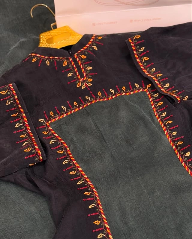 Türkmen fasonlar pombarh fasonlar Fasonlar 2025 fasonlar fason moda modalar Bezen bezen Türkmen fasonlar 2026 Türkmen fasonlar 2025 Türkmen fasonlar 2024 Türkmen fasonlar 2023 turkmenistan türkmenistan turkmen türkmen ashgabat  asgabat aşgabat balkan mary lebap dashoguz dasoguz daşoguz pombarh ponbarhat gulyupek gülýüpek stapel ştapel Gralan Çüýdeşen Abaýa Gadymy Krep Gurultaý 	Keteni Ýüpek Şifon Gipýur Lyon Welwet Atlas Kaşemir Streýç Suzana Ştapel Gülýüpek Pombarh Ýupka Gursakça Aksesuarlar Palto Penjek Okuw eşik Fata Sport eşik Uniforma Nakidka Öýme Şarf kompýuter ýaka ýaglyk Arenda köýnek 2nji el köýnek Taýyn köýnek Matalar Milli lybas milli lybaslar Toý köýnek Toý köýnekler toy koynek toy koynekler gundelik koynekler Gündelik	 
 köýnekler fata koynek Modern taze fason Eskiz koynektm turkmenkoynek türkmenkoynek fason moda moda fasonlar Iş eşik el iş	sada	ýakaly ýakasyz	keşdeli biserli	ýeňli giň nagyşly ýüregi açyk stoýka ýaka ýanly kombinasiýa 	zerli üsti aşak guşakly seçekli gysga ýeňli Ýüpek, Gülýüpek Gündelik, Iş eşik ýakaly, ýeňli, giň, nagyşly 26-35 Gara, Goýy-çal yaz, tomus, guyz