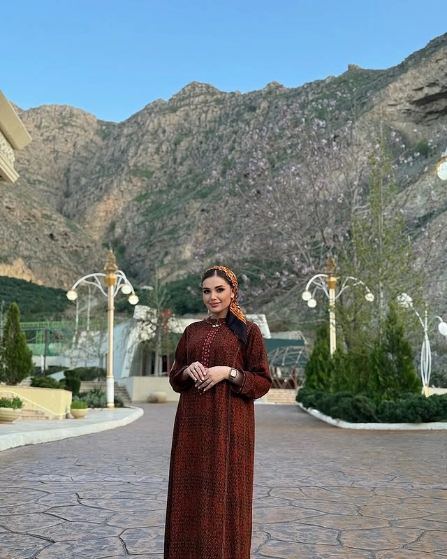 Türkmen fasonlar pombarh fasonlar Fasonlar 2025 fasonlar fason moda modalar Bezen bezen Türkmen fasonlar 2026 Türkmen fasonlar 2025 Türkmen fasonlar 2024 Türkmen fasonlar 2023 turkmenistan türkmenistan turkmen türkmen ashgabat  asgabat aşgabat balkan mary lebap dashoguz dasoguz daşoguz pombarh ponbarhat gulyupek gülýüpek stapel ştapel Gralan Çüýdeşen Abaýa Gadymy Krep Gurultaý 	Keteni Ýüpek Şifon Gipýur Lyon Welwet Atlas Kaşemir Streýç Suzana Ştapel Gülýüpek Pombarh Ýupka Gursakça Aksesuarlar Palto Penjek Okuw eşik Fata Sport eşik Uniforma Nakidka Öýme Şarf kompýuter ýaka ýaglyk Arenda köýnek 2nji el köýnek Taýyn köýnek Matalar Milli lybas milli lybaslar Toý köýnek Toý köýnekler toy koynek toy koynekler gundelik koynekler Gündelik	 
 köýnekler fata koynek Modern taze fason Eskiz koynektm turkmenkoynek türkmenkoynek fason moda moda fasonlar Iş eşik el iş	sada	ýakaly ýakasyz	keşdeli biserli	ýeňli giň nagyşly ýüregi açyk stoýka ýaka ýanly kombinasiýa 	zerli üsti aşak guşakly seçekli gysga ýeňli Ştapel Gündelik el iş, keşdeli, ýakaly, ýanly, ýeňli, giň 17-25, 26-35 Goýy-gyzyl tomus, guyz
