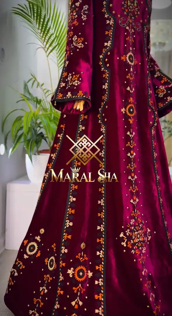 Türkmen fasonlar pombarh fasonlar Fasonlar 2025 fasonlar fason moda modalar Bezen bezen Türkmen fasonlar 2026 Türkmen fasonlar 2025 Türkmen fasonlar 2024 Türkmen fasonlar 2023 turkmenistan türkmenistan turkmen türkmen ashgabat  asgabat aşgabat balkan mary lebap dashoguz dasoguz daşoguz pombarh ponbarhat gulyupek gülýüpek stapel ştapel Gralan Çüýdeşen Abaýa Gadymy Krep Gurultaý 	Keteni Ýüpek Şifon Gipýur Lyon Welwet Atlas Kaşemir Streýç Suzana Ştapel Gülýüpek Pombarh Ýupka Gursakça Aksesuarlar Palto Penjek Okuw eşik Fata Sport eşik Uniforma Nakidka Öýme Şarf kompýuter ýaka ýaglyk Arenda köýnek 2nji el köýnek Taýyn köýnek Matalar Milli lybas milli lybaslar Toý köýnek Toý köýnekler toy koynek toy koynekler gundelik koynekler Gündelik	 
 köýnekler fata koynek Modern taze fason Eskiz koynektm turkmenkoynek türkmenkoynek fason moda moda fasonlar Iş eşik el iş	sada	ýakaly ýakasyz	keşdeli biserli	ýeňli giň nagyşly ýüregi açyk stoýka ýaka ýanly kombinasiýa 	zerli üsti aşak guşakly seçekli gysga ýeňli Panbarhat (Pombarh) Toý köýnek, Milli lybas el iş, keşdeli, ýakaly, ýeňli, giň, nagyşly 17-25, 26-35, 35+ Goýy-gyzyl, Gyzyl yaz, tomus, guyz, gysh