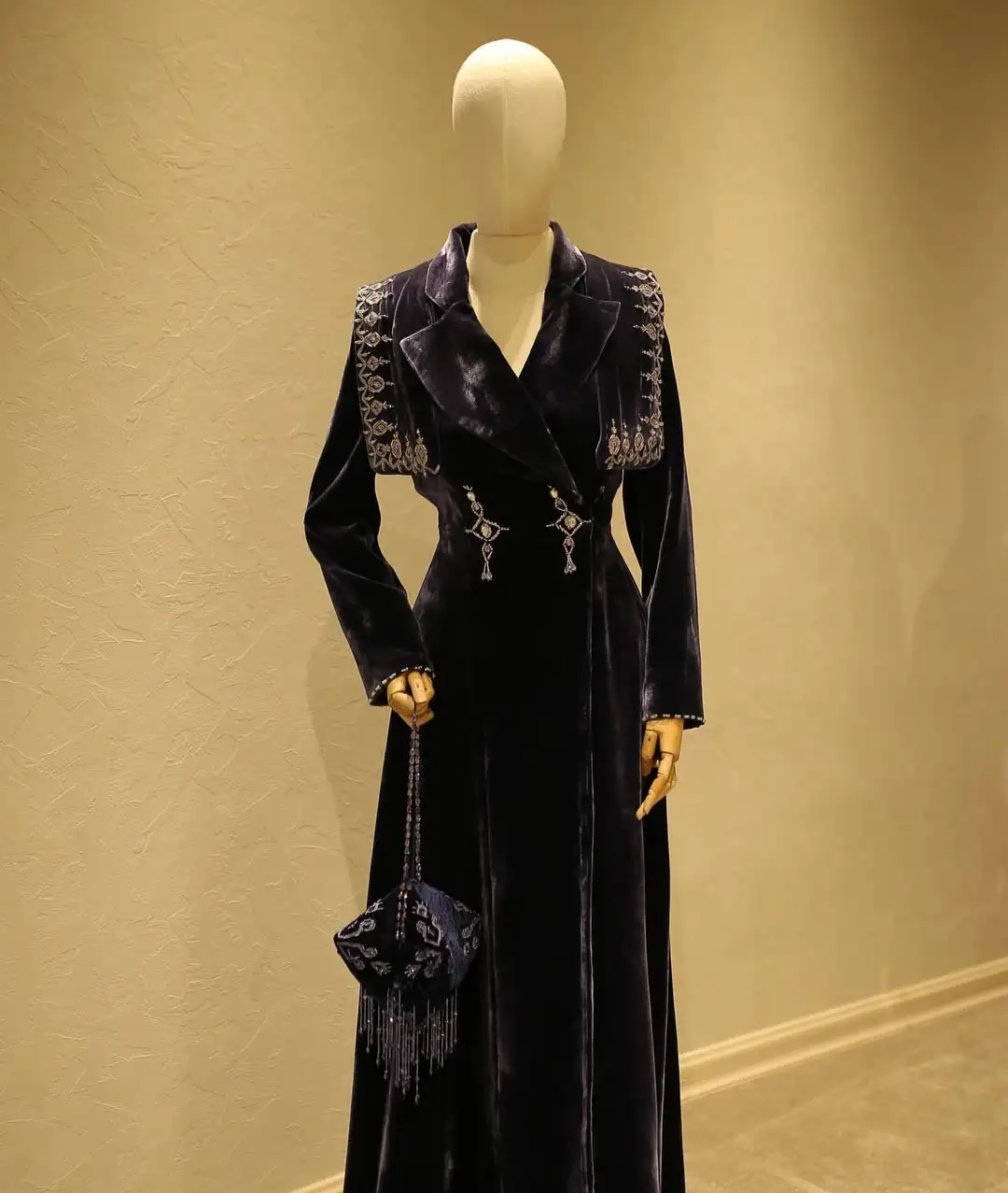 Türkmen fasonlar pombarh fasonlar Fasonlar 2025 fasonlar fason moda modalar Bezen bezen Türkmen fasonlar 2026 Türkmen fasonlar 2025 Türkmen fasonlar 2024 Türkmen fasonlar 2023 turkmenistan türkmenistan turkmen türkmen ashgabat  asgabat aşgabat balkan mary lebap dashoguz dasoguz daşoguz pombarh ponbarhat gulyupek gülýüpek stapel ştapel Gralan Çüýdeşen Abaýa Gadymy Krep Gurultaý 	Keteni Ýüpek Şifon Gipýur Lyon Welwet Atlas Kaşemir Streýç Suzana Ştapel Gülýüpek Pombarh Ýupka Gursakça Aksesuarlar Palto Penjek Okuw eşik Fata Sport eşik Uniforma Nakidka Öýme Şarf kompýuter ýaka ýaglyk Arenda köýnek 2nji el köýnek Taýyn köýnek Matalar Milli lybas milli lybaslar Toý köýnek Toý köýnekler toy koynek toy koynekler gundelik koynekler Gündelik	 
 köýnekler fata koynek Modern taze fason Eskiz koynektm turkmenkoynek türkmenkoynek fason moda moda fasonlar Iş eşik el iş	sada	ýakaly ýakasyz	keşdeli biserli	ýeňli giň nagyşly ýüregi açyk stoýka ýaka ýanly kombinasiýa 	zerli üsti aşak guşakly seçekli gysga ýeňli 