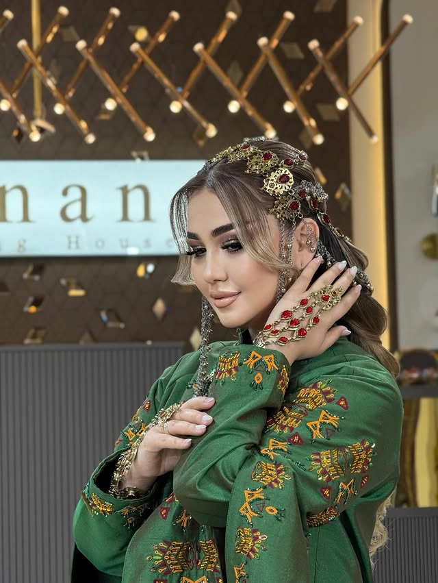 Türkmen fasonlar pombarh fasonlar Fasonlar 2025 fasonlar fason moda modalar Bezen bezen Türkmen fasonlar 2026 Türkmen fasonlar 2025 Türkmen fasonlar 2024 Türkmen fasonlar 2023 turkmenistan türkmenistan turkmen türkmen ashgabat  asgabat aşgabat balkan mary lebap dashoguz dasoguz daşoguz pombarh ponbarhat gulyupek gülýüpek stapel ştapel Gralan Çüýdeşen Abaýa Gadymy Krep Gurultaý 	Keteni Ýüpek Şifon Gipýur Lyon Welwet Atlas Kaşemir Streýç Suzana Ştapel Gülýüpek Pombarh Ýupka Gursakça Aksesuarlar Palto Penjek Okuw eşik Fata Sport eşik Uniforma Nakidka Öýme Şarf kompýuter ýaka ýaglyk Arenda köýnek 2nji el köýnek Taýyn köýnek Matalar Milli lybas milli lybaslar Toý köýnek Toý köýnekler toy koynek toy koynekler gundelik koynekler Gündelik	 
 köýnekler fata koynek Modern taze fason Eskiz koynektm turkmenkoynek türkmenkoynek fason moda moda fasonlar Iş eşik el iş	sada	ýakaly ýakasyz	keşdeli biserli	ýeňli giň nagyşly ýüregi açyk stoýka ýaka ýanly kombinasiýa 	zerli üsti aşak guşakly seçekli gysga ýeňli Toý köýnek el iş, keşdeli, ýakasyz, ýeňli, giň, nagyşly 17-25 Goýy-ýaşyl yaz, tomus, guyz, gysh