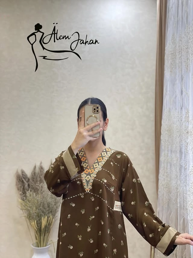 Türkmen fasonlar pombarh fasonlar Fasonlar 2025 fasonlar fason moda modalar Bezen bezen Türkmen fasonlar 2026 Türkmen fasonlar 2025 Türkmen fasonlar 2024 Türkmen fasonlar 2023 turkmenistan türkmenistan turkmen türkmen ashgabat  asgabat aşgabat balkan mary lebap dashoguz dasoguz daşoguz pombarh ponbarhat gulyupek gülýüpek stapel ştapel Gralan Çüýdeşen Abaýa Gadymy Krep Gurultaý 	Keteni Ýüpek Şifon Gipýur Lyon Welwet Atlas Kaşemir Streýç Suzana Ştapel Gülýüpek Pombarh Ýupka Gursakça Aksesuarlar Palto Penjek Okuw eşik Fata Sport eşik Uniforma Nakidka Öýme Şarf kompýuter ýaka ýaglyk Arenda köýnek 2nji el köýnek Taýyn köýnek Matalar Milli lybas milli lybaslar Toý köýnek Toý köýnekler toy koynek toy koynekler gundelik koynekler Gündelik	 
 köýnekler fata koynek Modern taze fason Eskiz koynektm turkmenkoynek türkmenkoynek fason moda moda fasonlar Iş eşik el iş	sada	ýakaly ýakasyz	keşdeli biserli	ýeňli giň nagyşly ýüregi açyk stoýka ýaka ýanly kombinasiýa 	zerli üsti aşak guşakly seçekli gysga ýeňli Ştapel Gündelik ýakasyz, ýeňli, giň 17-25, 26-35, 35+ Goňur yaz, tomus, guyz