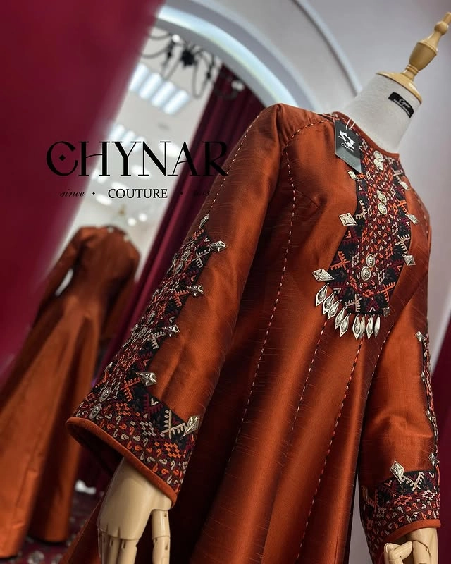 Türkmen fasonlar pombarh fasonlar Fasonlar 2025 fasonlar fason moda modalar Bezen bezen Türkmen fasonlar 2026 Türkmen fasonlar 2025 Türkmen fasonlar 2024 Türkmen fasonlar 2023 turkmenistan türkmenistan turkmen türkmen ashgabat  asgabat aşgabat balkan mary lebap dashoguz dasoguz daşoguz pombarh ponbarhat gulyupek gülýüpek stapel ştapel Gralan Çüýdeşen Abaýa Gadymy Krep Gurultaý 	Keteni Ýüpek Şifon Gipýur Lyon Welwet Atlas Kaşemir Streýç Suzana Ştapel Gülýüpek Pombarh Ýupka Gursakça Aksesuarlar Palto Penjek Okuw eşik Fata Sport eşik Uniforma Nakidka Öýme Şarf kompýuter ýaka ýaglyk Arenda köýnek 2nji el köýnek Taýyn köýnek Matalar Milli lybas milli lybaslar Toý köýnek Toý köýnekler toy koynek toy koynekler gundelik koynekler Gündelik	 
 köýnekler fata koynek Modern taze fason Eskiz koynektm turkmenkoynek türkmenkoynek fason moda moda fasonlar Iş eşik el iş	sada	ýakaly ýakasyz	keşdeli biserli	ýeňli giň nagyşly ýüregi açyk stoýka ýaka ýanly kombinasiýa 	zerli üsti aşak guşakly seçekli gysga ýeňli Toý köýnek el iş, keşdeli, ýakaly, ýanly, gysga ýeňli, giň, nagyşly 17-25, 26-35 Gyzyl yaz, guyz