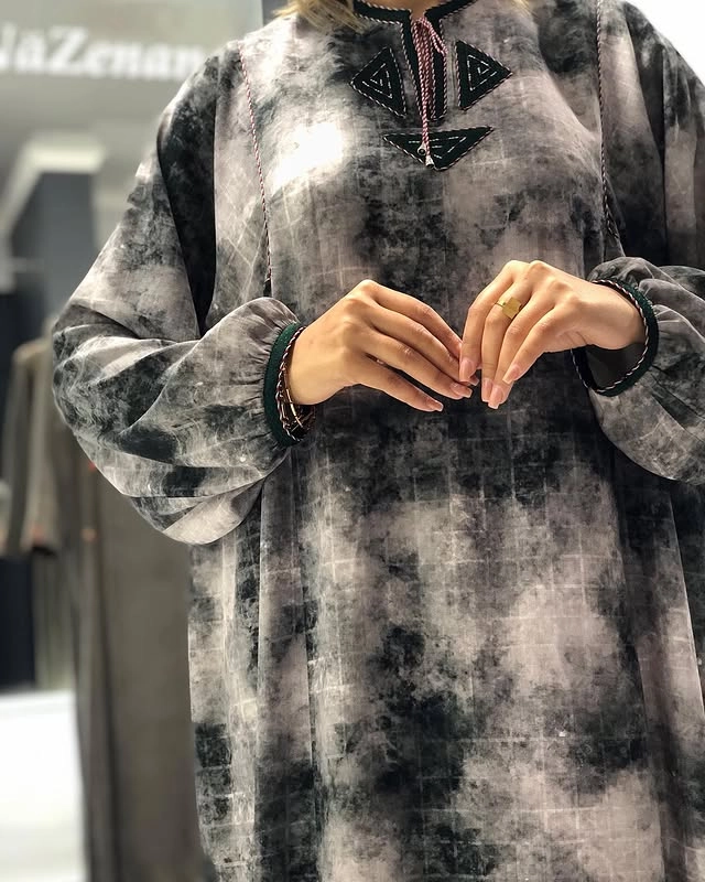 Türkmen fasonlar pombarh fasonlar Fasonlar 2025 fasonlar fason moda modalar Bezen bezen Türkmen fasonlar 2026 Türkmen fasonlar 2025 Türkmen fasonlar 2024 Türkmen fasonlar 2023 turkmenistan türkmenistan turkmen türkmen ashgabat  asgabat aşgabat balkan mary lebap dashoguz dasoguz daşoguz pombarh ponbarhat gulyupek gülýüpek stapel ştapel Gralan Çüýdeşen Abaýa Gadymy Krep Gurultaý 	Keteni Ýüpek Şifon Gipýur Lyon Welwet Atlas Kaşemir Streýç Suzana Ştapel Gülýüpek Pombarh Ýupka Gursakça Aksesuarlar Palto Penjek Okuw eşik Fata Sport eşik Uniforma Nakidka Öýme Şarf kompýuter ýaka ýaglyk Arenda köýnek 2nji el köýnek Taýyn köýnek Matalar Milli lybas milli lybaslar Toý köýnek Toý köýnekler toy koynek toy koynekler gundelik koynekler Gündelik	 
 köýnekler fata koynek Modern taze fason Eskiz koynektm turkmenkoynek türkmenkoynek fason moda moda fasonlar Iş eşik el iş	sada	ýakaly ýakasyz	keşdeli biserli	ýeňli giň nagyşly ýüregi açyk stoýka ýaka ýanly kombinasiýa 	zerli üsti aşak guşakly seçekli gysga ýeňli Lyon Gündelik ýeňli, giň 17-25, 26-35 Gara, Çal, Kümüş tomus