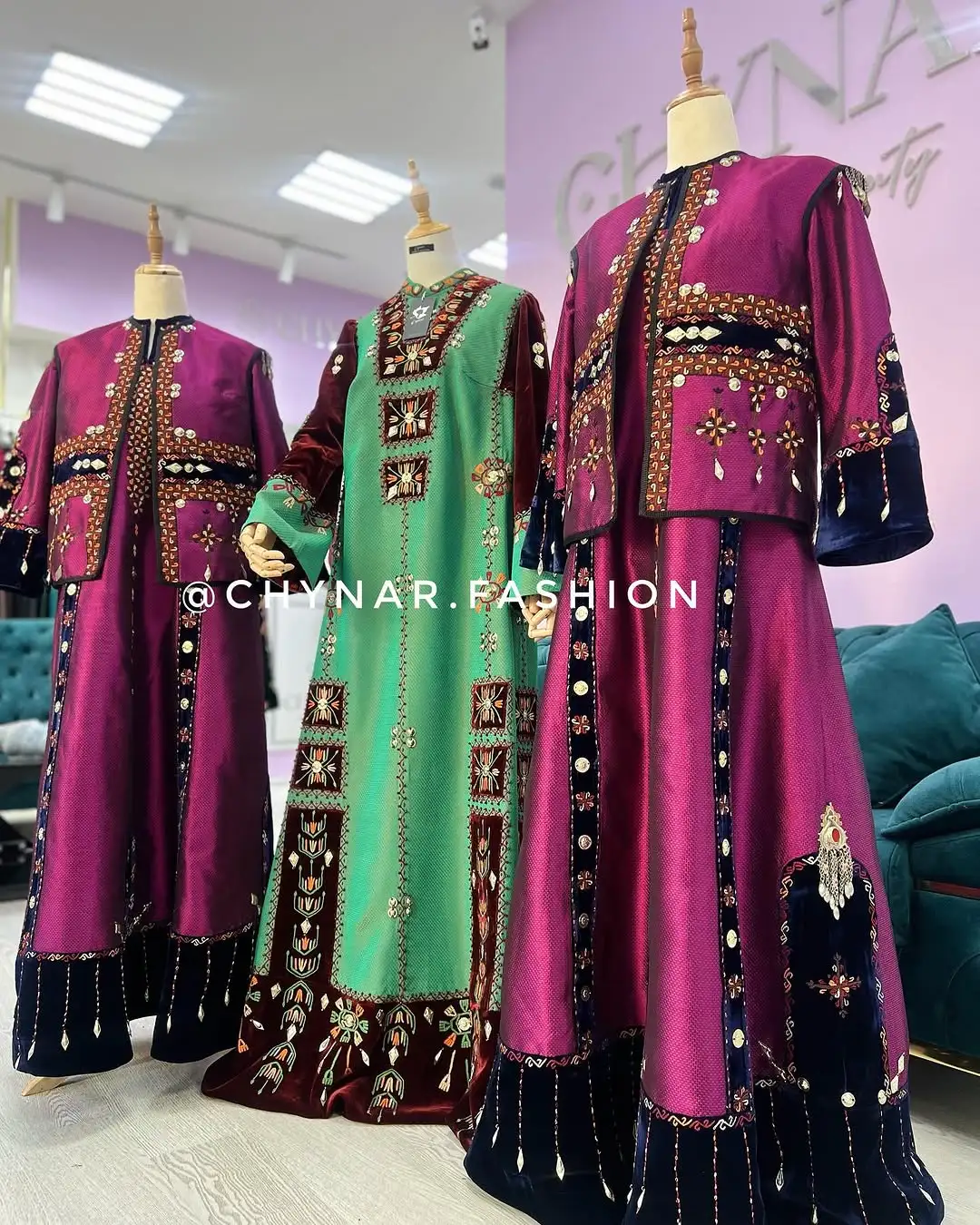 Türkmen fasonlar pombarh fasonlar Fasonlar 2025 fasonlar fason moda modalar Bezen bezen Türkmen fasonlar 2026 Türkmen fasonlar 2025 Türkmen fasonlar 2024 Türkmen fasonlar 2023 turkmenistan türkmenistan turkmen türkmen ashgabat  asgabat aşgabat balkan mary lebap dashoguz dasoguz daşoguz pombarh ponbarhat gulyupek gülýüpek stapel ştapel Gralan Çüýdeşen Abaýa Gadymy Krep Gurultaý 	Keteni Ýüpek Şifon Gipýur Lyon Welwet Atlas Kaşemir Streýç Suzana Ştapel Gülýüpek Pombarh Ýupka Gursakça Aksesuarlar Palto Penjek Okuw eşik Fata Sport eşik Uniforma Nakidka Öýme Şarf kompýuter ýaka ýaglyk Arenda köýnek 2nji el köýnek Taýyn köýnek Matalar Milli lybas milli lybaslar Toý köýnek Toý köýnekler toy koynek toy koynekler gundelik koynekler Gündelik	 
 köýnekler fata koynek Modern taze fason Eskiz koynektm turkmenkoynek türkmenkoynek fason moda moda fasonlar Iş eşik el iş	sada	ýakaly ýakasyz	keşdeli biserli	ýeňli giň nagyşly ýüregi açyk stoýka ýaka ýanly kombinasiýa 	zerli üsti aşak guşakly seçekli gysga ýeňli Keteni Toý köýnek el iş, keşdeli, ýakaly, ýanly, ýeňli, giň, nagyşly 17-25, 26-35 Ýaşyl