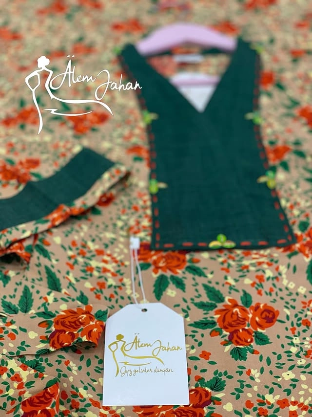 Türkmen fasonlar pombarh fasonlar Fasonlar 2025 fasonlar fason moda modalar Bezen bezen Türkmen fasonlar 2026 Türkmen fasonlar 2025 Türkmen fasonlar 2024 Türkmen fasonlar 2023 turkmenistan türkmenistan turkmen türkmen ashgabat  asgabat aşgabat balkan mary lebap dashoguz dasoguz daşoguz pombarh ponbarhat gulyupek gülýüpek stapel ştapel Gralan Çüýdeşen Abaýa Gadymy Krep Gurultaý 	Keteni Ýüpek Şifon Gipýur Lyon Welwet Atlas Kaşemir Streýç Suzana Ştapel Gülýüpek Pombarh Ýupka Gursakça Aksesuarlar Palto Penjek Okuw eşik Fata Sport eşik Uniforma Nakidka Öýme Şarf kompýuter ýaka ýaglyk Arenda köýnek 2nji el köýnek Taýyn köýnek Matalar Milli lybas milli lybaslar Toý köýnek Toý köýnekler toy koynek toy koynekler gundelik koynekler Gündelik	 
 köýnekler fata koynek Modern taze fason Eskiz koynektm turkmenkoynek türkmenkoynek fason moda moda fasonlar Iş eşik el iş	sada	ýakaly ýakasyz	keşdeli biserli	ýeňli giň nagyşly ýüregi açyk stoýka ýaka ýanly kombinasiýa 	zerli üsti aşak guşakly seçekli gysga ýeňli Ştapel Gündelik el iş, ýakasyz, ýeňli, giň 17-25, 26-35 Goňur tomus Taýyn köýnek