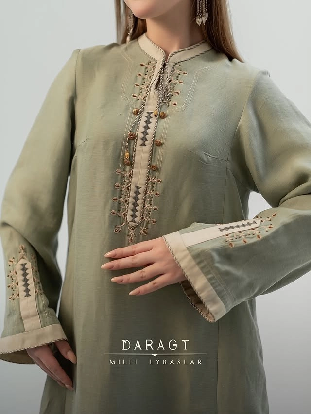 Türkmen fasonlar pombarh fasonlar Fasonlar 2025 fasonlar fason moda modalar Bezen bezen Türkmen fasonlar 2026 Türkmen fasonlar 2025 Türkmen fasonlar 2024 Türkmen fasonlar 2023 turkmenistan türkmenistan turkmen türkmen ashgabat  asgabat aşgabat balkan mary lebap dashoguz dasoguz daşoguz pombarh ponbarhat gulyupek gülýüpek stapel ştapel Gralan Çüýdeşen Abaýa Gadymy Krep Gurultaý 	Keteni Ýüpek Şifon Gipýur Lyon Welwet Atlas Kaşemir Streýç Suzana Ştapel Gülýüpek Pombarh Ýupka Gursakça Aksesuarlar Palto Penjek Okuw eşik Fata Sport eşik Uniforma Nakidka Öýme Şarf kompýuter ýaka ýaglyk Arenda köýnek 2nji el köýnek Taýyn köýnek Matalar Milli lybas milli lybaslar Toý köýnek Toý köýnekler toy koynek toy koynekler gundelik koynekler Gündelik	 
 köýnekler fata koynek Modern taze fason Eskiz koynektm turkmenkoynek türkmenkoynek fason moda moda fasonlar Iş eşik el iş	sada	ýakaly ýakasyz	keşdeli biserli	ýeňli giň nagyşly ýüregi açyk stoýka ýaka ýanly kombinasiýa 	zerli üsti aşak guşakly seçekli gysga ýeňli Gündelik ýakaly, ýeňli, giň 17-25, 26-35  yaz, guyz, gysh