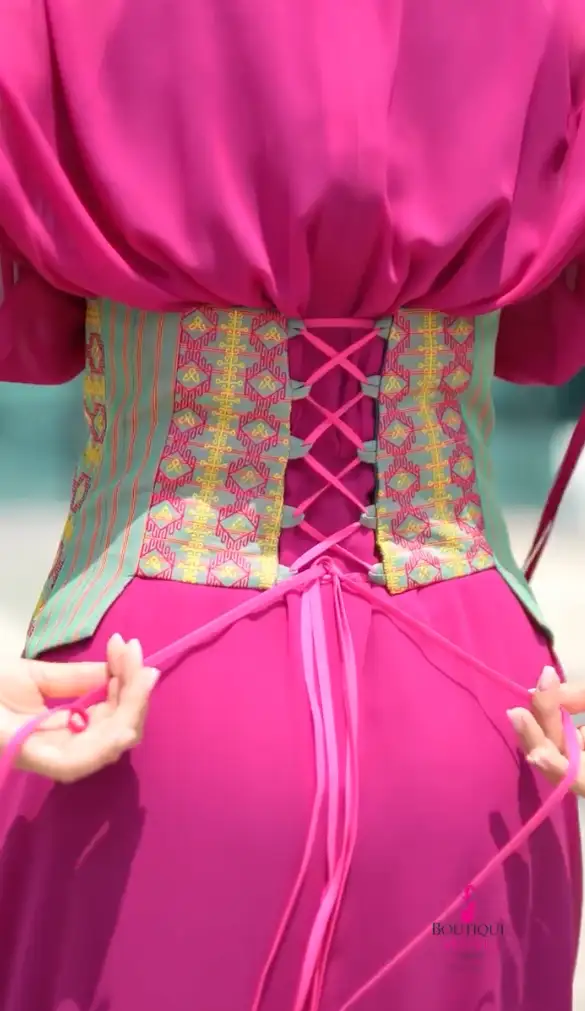 Türkmen fasonlar pombarh fasonlar Fasonlar 2025 fasonlar fason moda modalar Bezen bezen Türkmen fasonlar 2026 Türkmen fasonlar 2025 Türkmen fasonlar 2024 Türkmen fasonlar 2023 turkmenistan türkmenistan turkmen türkmen ashgabat  asgabat aşgabat balkan mary lebap dashoguz dasoguz daşoguz pombarh ponbarhat gulyupek gülýüpek stapel ştapel Gralan Çüýdeşen Abaýa Gadymy Krep Gurultaý 	Keteni Ýüpek Şifon Gipýur Lyon Welwet Atlas Kaşemir Streýç Suzana Ştapel Gülýüpek Pombarh Ýupka Gursakça Aksesuarlar Palto Penjek Okuw eşik Fata Sport eşik Uniforma Nakidka Öýme Şarf kompýuter ýaka ýaglyk Arenda köýnek 2nji el köýnek Taýyn köýnek Matalar Milli lybas milli lybaslar Toý köýnek Toý köýnekler toy koynek toy koynekler gundelik koynekler Gündelik	 
 köýnekler fata koynek Modern taze fason Eskiz koynektm turkmenkoynek türkmenkoynek fason moda moda fasonlar Iş eşik el iş	sada	ýakaly ýakasyz	keşdeli biserli	ýeňli giň nagyşly ýüregi açyk stoýka ýaka ýanly kombinasiýa 	zerli üsti aşak guşakly seçekli gysga ýeňli Modern ýakasyz, gysga ýeňli, giň, guşakly 17-25, 26-35 Gülgüne, Gyzyl yaz, tomus, guyz