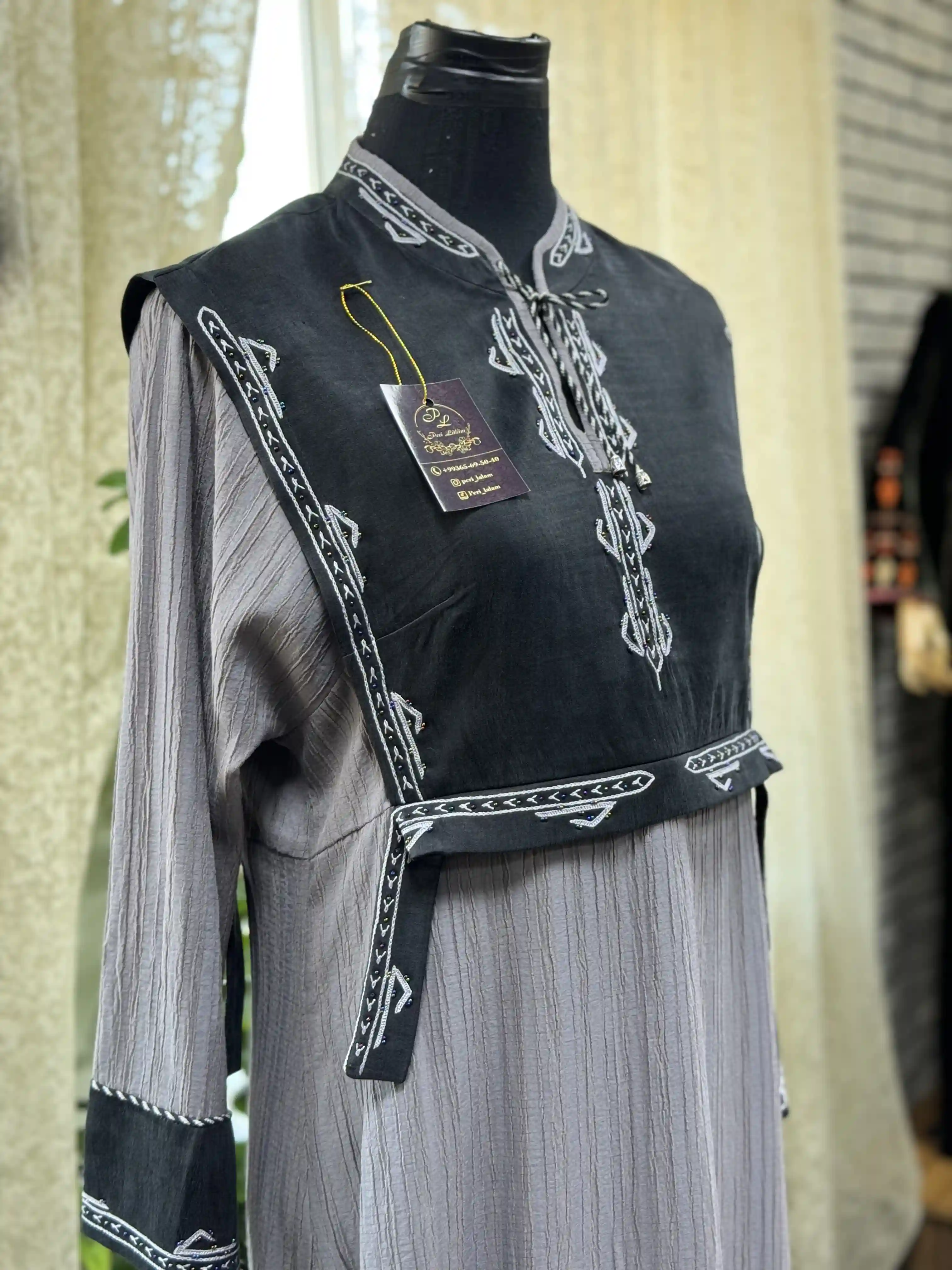 Türkmen fasonlar pombarh fasonlar Fasonlar 2025 fasonlar fason moda modalar Bezen bezen Türkmen fasonlar 2026 Türkmen fasonlar 2025 Türkmen fasonlar 2024 Türkmen fasonlar 2023 turkmenistan türkmenistan turkmen türkmen ashgabat  asgabat aşgabat balkan mary lebap dashoguz dasoguz daşoguz pombarh ponbarhat gulyupek gülýüpek stapel ştapel Gralan Çüýdeşen Abaýa Gadymy Krep Gurultaý 	Keteni Ýüpek Şifon Gipýur Lyon Welwet Atlas Kaşemir Streýç Suzana Ştapel Gülýüpek Pombarh Ýupka Gursakça Aksesuarlar Palto Penjek Okuw eşik Fata Sport eşik Uniforma Nakidka Öýme Şarf kompýuter ýaka ýaglyk Arenda köýnek 2nji el köýnek Taýyn köýnek Matalar Milli lybas milli lybaslar Toý köýnek Toý köýnekler toy koynek toy koynekler gundelik koynekler Gündelik	 
 köýnekler fata koynek Modern taze fason Eskiz koynektm turkmenkoynek türkmenkoynek fason moda moda fasonlar Iş eşik el iş	sada	ýakaly ýakasyz	keşdeli biserli	ýeňli giň nagyşly ýüregi açyk stoýka ýaka ýanly kombinasiýa 	zerli üsti aşak guşakly seçekli gysga ýeňli Lyon Toý köýnek, Gündelik el iş, sada, ýakaly, ýeňli, giň 17-25, 26-35 Gök, Wizon, Gülgüne, Benewşe, Mämişi