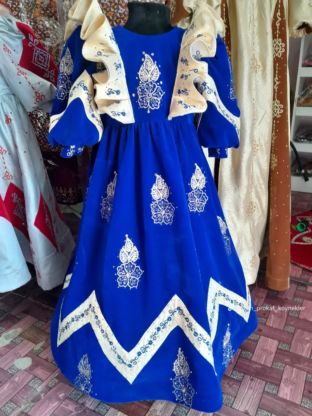 Türkmen fasonlar pombarh fasonlar Fasonlar 2025 fasonlar fason moda modalar Bezen bezen Türkmen fasonlar 2026 Türkmen fasonlar 2025 Türkmen fasonlar 2024 Türkmen fasonlar 2023 turkmenistan türkmenistan turkmen türkmen ashgabat  asgabat aşgabat balkan mary lebap dashoguz dasoguz daşoguz pombarh ponbarhat gulyupek gülýüpek stapel ştapel Gralan Çüýdeşen Abaýa Gadymy Krep Gurultaý 	Keteni Ýüpek Şifon Gipýur Lyon Welwet Atlas Kaşemir Streýç Suzana Ştapel Gülýüpek Pombarh Ýupka Gursakça Aksesuarlar Palto Penjek Okuw eşik Fata Sport eşik Uniforma Nakidka Öýme Şarf kompýuter ýaka ýaglyk Arenda köýnek 2nji el köýnek Taýyn köýnek Matalar Milli lybas milli lybaslar Toý köýnek Toý köýnekler toy koynek toy koynekler gundelik koynekler Gündelik	 
 köýnekler fata koynek Modern taze fason Eskiz koynektm turkmenkoynek türkmenkoynek fason moda moda fasonlar Iş eşik el iş	sada	ýakaly ýakasyz	keşdeli biserli	ýeňli giň nagyşly ýüregi açyk stoýka ýaka ýanly kombinasiýa 	zerli üsti aşak guşakly seçekli gysga ýeňli Panbarhat (Pombarh) Toý köýnek el iş, ýakasyz, ýeňli, giň, nagyşly, gaş -12 Goýy-gök yaz, guyz, gysh