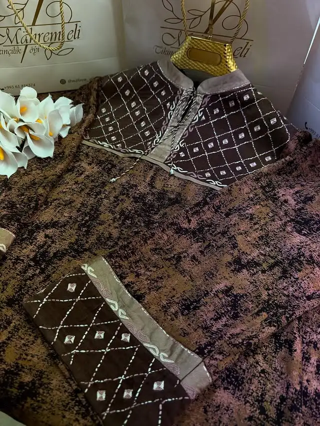 Türkmen fasonlar pombarh fasonlar Fasonlar 2025 fasonlar fason moda modalar Bezen bezen Türkmen fasonlar 2026 Türkmen fasonlar 2025 Türkmen fasonlar 2024 Türkmen fasonlar 2023 turkmenistan türkmenistan turkmen türkmen ashgabat  asgabat aşgabat balkan mary lebap dashoguz dasoguz daşoguz pombarh ponbarhat gulyupek gülýüpek stapel ştapel Gralan Çüýdeşen Abaýa Gadymy Krep Gurultaý 	Keteni Ýüpek Şifon Gipýur Lyon Welwet Atlas Kaşemir Streýç Suzana Ştapel Gülýüpek Pombarh Ýupka Gursakça Aksesuarlar Palto Penjek Okuw eşik Fata Sport eşik Uniforma Nakidka Öýme Şarf kompýuter ýaka ýaglyk Arenda köýnek 2nji el köýnek Taýyn köýnek Matalar Milli lybas milli lybaslar Toý köýnek Toý köýnekler toy koynek toy koynekler gundelik koynekler Gündelik	 
 köýnekler fata koynek Modern taze fason Eskiz koynektm turkmenkoynek türkmenkoynek fason moda moda fasonlar Iş eşik el iş	sada	ýakaly ýakasyz	keşdeli biserli	ýeňli giň nagyşly ýüregi açyk stoýka ýaka ýanly kombinasiýa 	zerli üsti aşak guşakly seçekli gysga ýeňli Ştapel Gündelik keşdeli, ýakasyz, ýeňli, giň, nagyşly 17-25, 26-35, 35+  yaz, tomus, guyz, gysh