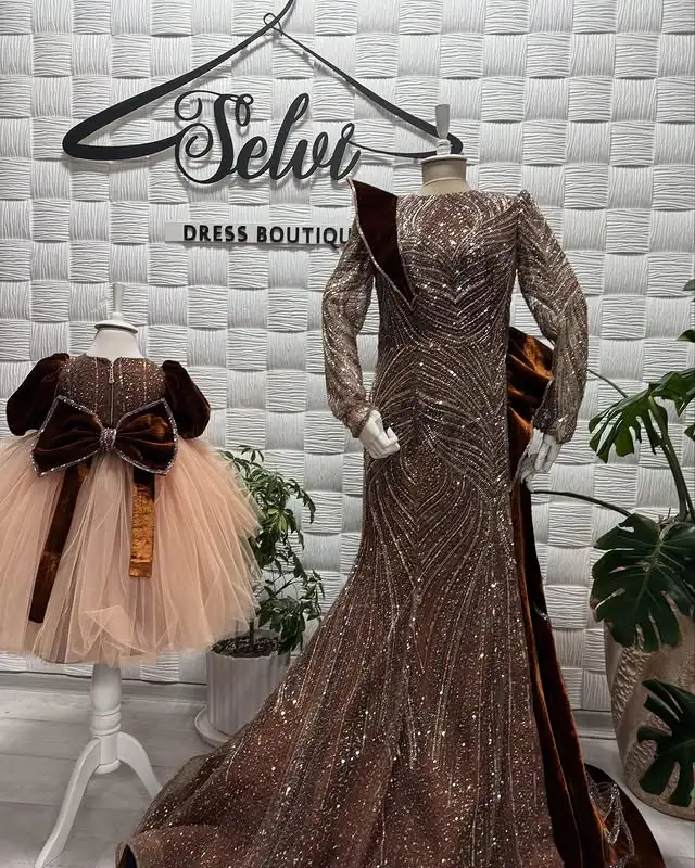 Türkmen fasonlar pombarh fasonlar Fasonlar 2025 fasonlar fason moda modalar Bezen bezen Türkmen fasonlar 2026 Türkmen fasonlar 2025 Türkmen fasonlar 2024 Türkmen fasonlar 2023 turkmenistan türkmenistan turkmen türkmen ashgabat  asgabat aşgabat balkan mary lebap dashoguz dasoguz daşoguz pombarh ponbarhat gulyupek gülýüpek stapel ştapel Gralan Çüýdeşen Abaýa Gadymy Krep Gurultaý 	Keteni Ýüpek Şifon Gipýur Lyon Welwet Atlas Kaşemir Streýç Suzana Ştapel Gülýüpek Pombarh Ýupka Gursakça Aksesuarlar Palto Penjek Okuw eşik Fata Sport eşik Uniforma Nakidka Öýme Şarf kompýuter ýaka ýaglyk Arenda köýnek 2nji el köýnek Taýyn köýnek Matalar Milli lybas milli lybaslar Toý köýnek Toý köýnekler toy koynek toy koynekler gundelik koynekler Gündelik	 
 köýnekler fata koynek Modern taze fason Eskiz koynektm turkmenkoynek türkmenkoynek fason moda moda fasonlar Iş eşik el iş	sada	ýakaly ýakasyz	keşdeli biserli	ýeňli giň nagyşly ýüregi açyk stoýka ýaka ýanly kombinasiýa 	zerli üsti aşak guşakly seçekli gysga ýeňli Panbarhat (Pombarh), Şifon, Şantu Toý köýnek el iş, ýakasyz, ýeňli, zerli 17-25, 26-35 Goýy-gyzyl, Wizon