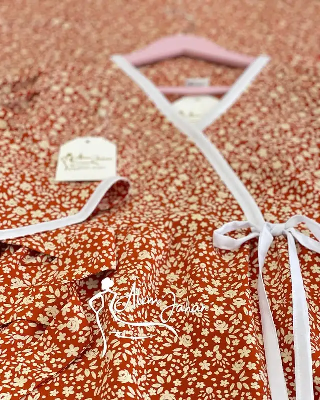 Türkmen fasonlar pombarh fasonlar Fasonlar 2025 fasonlar fason moda modalar Bezen bezen Türkmen fasonlar 2026 Türkmen fasonlar 2025 Türkmen fasonlar 2024 Türkmen fasonlar 2023 turkmenistan türkmenistan turkmen türkmen ashgabat  asgabat aşgabat balkan mary lebap dashoguz dasoguz daşoguz pombarh ponbarhat gulyupek gülýüpek stapel ştapel Gralan Çüýdeşen Abaýa Gadymy Krep Gurultaý 	Keteni Ýüpek Şifon Gipýur Lyon Welwet Atlas Kaşemir Streýç Suzana Ştapel Gülýüpek Pombarh Ýupka Gursakça Aksesuarlar Palto Penjek Okuw eşik Fata Sport eşik Uniforma Nakidka Öýme Şarf kompýuter ýaka ýaglyk Arenda köýnek 2nji el köýnek Taýyn köýnek Matalar Milli lybas milli lybaslar Toý köýnek Toý köýnekler toy koynek toy koynekler gundelik koynekler Gündelik	 
 köýnekler fata koynek Modern taze fason Eskiz koynektm turkmenkoynek türkmenkoynek fason moda moda fasonlar Iş eşik el iş	sada	ýakaly ýakasyz	keşdeli biserli	ýeňli giň nagyşly ýüregi açyk stoýka ýaka ýanly kombinasiýa 	zerli üsti aşak guşakly seçekli gysga ýeňli Ştapel Gündelik el iş, ýakasyz, ýüregi açyk, gysga ýeňli, giň 12-16, 17-25, 26-35, 35+ Gyzyl tomus Taýyn köýnek