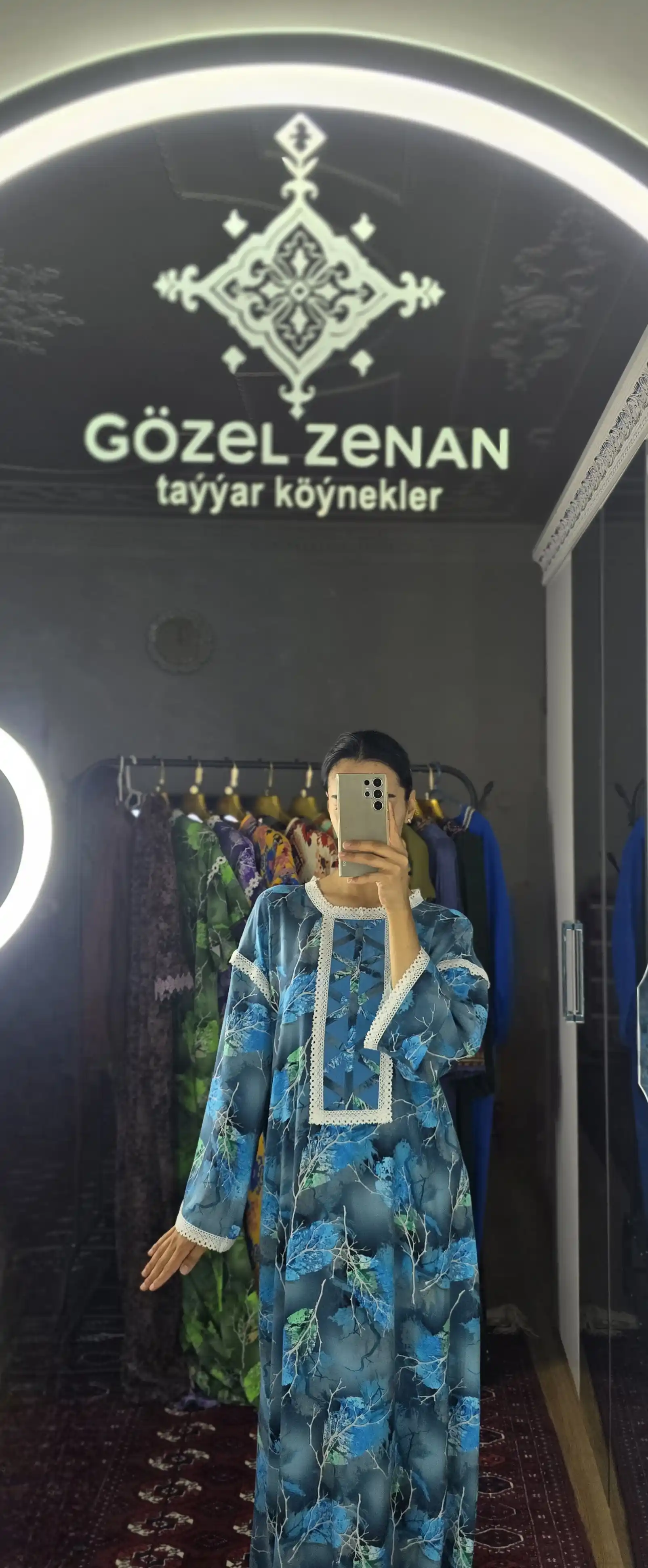 Türkmen fasonlar pombarh fasonlar Fasonlar 2025 fasonlar fason moda modalar Bezen bezen Türkmen fasonlar 2026 Türkmen fasonlar 2025 Türkmen fasonlar 2024 Türkmen fasonlar 2023 turkmenistan türkmenistan turkmen türkmen ashgabat  asgabat aşgabat balkan mary lebap dashoguz dasoguz daşoguz pombarh ponbarhat gulyupek gülýüpek stapel ştapel Gralan Çüýdeşen Abaýa Gadymy Krep Gurultaý 	Keteni Ýüpek Şifon Gipýur Lyon Welwet Atlas Kaşemir Streýç Suzana Ştapel Gülýüpek Pombarh Ýupka Gursakça Aksesuarlar Palto Penjek Okuw eşik Fata Sport eşik Uniforma Nakidka Öýme Şarf kompýuter ýaka ýaglyk Arenda köýnek 2nji el köýnek Taýyn köýnek Matalar Milli lybas milli lybaslar Toý köýnek Toý köýnekler toy koynek toy koynekler gundelik koynekler Gündelik	 
 köýnekler fata koynek Modern taze fason Eskiz koynektm turkmenkoynek türkmenkoynek fason moda moda fasonlar Iş eşik el iş	sada	ýakaly ýakasyz	keşdeli biserli	ýeňli giň nagyşly ýüregi açyk stoýka ýaka ýanly kombinasiýa 	zerli üsti aşak guşakly seçekli gysga ýeňli Lyon Gündelik   Gök yaz, tomus, guyz Taýyn köýnek