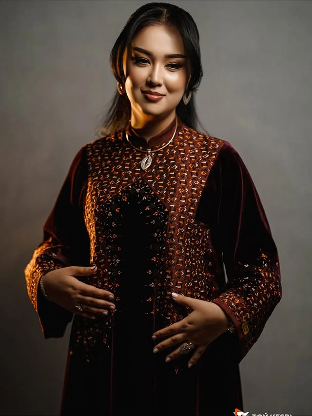 Türkmen fasonlar pombarh fasonlar Fasonlar 2025 fasonlar fason moda modalar Bezen bezen Türkmen fasonlar 2026 Türkmen fasonlar 2025 Türkmen fasonlar 2024 Türkmen fasonlar 2023 turkmenistan türkmenistan turkmen türkmen ashgabat  asgabat aşgabat balkan mary lebap dashoguz dasoguz daşoguz pombarh ponbarhat gulyupek gülýüpek stapel ştapel Gralan Çüýdeşen Abaýa Gadymy Krep Gurultaý 	Keteni Ýüpek Şifon Gipýur Lyon Welwet Atlas Kaşemir Streýç Suzana Ştapel Gülýüpek Pombarh Ýupka Gursakça Aksesuarlar Palto Penjek Okuw eşik Fata Sport eşik Uniforma Nakidka Öýme Şarf kompýuter ýaka ýaglyk Arenda köýnek 2nji el köýnek Taýyn köýnek Matalar Milli lybas milli lybaslar Toý köýnek Toý köýnekler toy koynek toy koynekler gundelik koynekler Gündelik	 
 köýnekler fata koynek Modern taze fason Eskiz koynektm turkmenkoynek türkmenkoynek fason moda moda fasonlar Iş eşik el iş	sada	ýakaly ýakasyz	keşdeli biserli	ýeňli giň nagyşly ýüregi açyk stoýka ýaka ýanly kombinasiýa 	zerli üsti aşak guşakly seçekli gysga ýeňli 