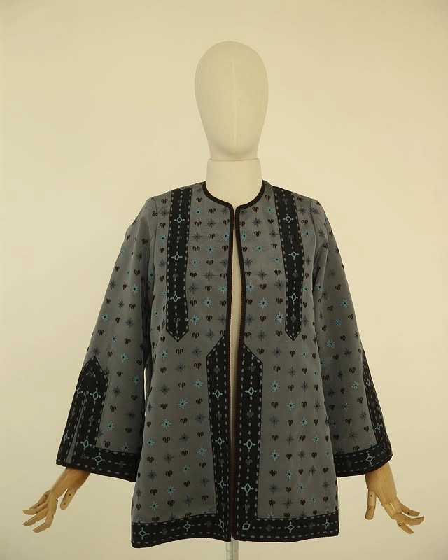 Türkmen fasonlar pombarh fasonlar Fasonlar 2025 fasonlar fason moda modalar Bezen bezen Türkmen fasonlar 2026 Türkmen fasonlar 2025 Türkmen fasonlar 2024 Türkmen fasonlar 2023 turkmenistan türkmenistan turkmen türkmen ashgabat  asgabat aşgabat balkan mary lebap dashoguz dasoguz daşoguz pombarh ponbarhat gulyupek gülýüpek stapel ştapel Gralan Çüýdeşen Abaýa Gadymy Krep Gurultaý 	Keteni Ýüpek Şifon Gipýur Lyon Welwet Atlas Kaşemir Streýç Suzana Ştapel Gülýüpek Pombarh Ýupka Gursakça Aksesuarlar Palto Penjek Okuw eşik Fata Sport eşik Uniforma Nakidka Öýme Şarf kompýuter ýaka ýaglyk Arenda köýnek 2nji el köýnek Taýyn köýnek Matalar Milli lybas milli lybaslar Toý köýnek Toý köýnekler toy koynek toy koynekler gundelik koynekler Gündelik	 
 köýnekler fata koynek Modern taze fason Eskiz koynektm turkmenkoynek türkmenkoynek fason moda moda fasonlar Iş eşik el iş	sada	ýakaly ýakasyz	keşdeli biserli	ýeňli giň nagyşly ýüregi açyk stoýka ýaka ýanly kombinasiýa 	zerli üsti aşak guşakly seçekli gysga ýeňli Milli lybas el iş, keşdeli, ýakasyz, ýeňli, giň, nagyşly 26-35, 35+ Çal yaz, guyz, gysh Penjek