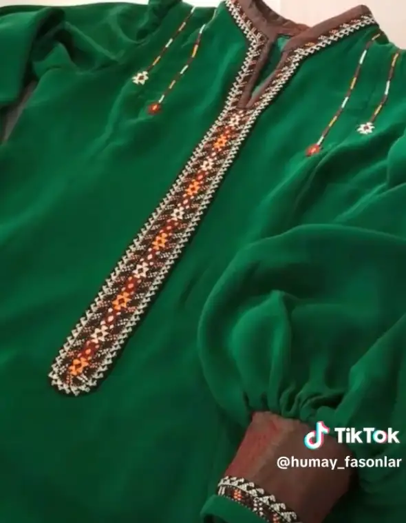 Türkmen fasonlar pombarh fasonlar Fasonlar 2025 fasonlar fason moda modalar Bezen bezen Türkmen fasonlar 2026 Türkmen fasonlar 2025 Türkmen fasonlar 2024 Türkmen fasonlar 2023 turkmenistan türkmenistan turkmen türkmen ashgabat  asgabat aşgabat balkan mary lebap dashoguz dasoguz daşoguz pombarh ponbarhat gulyupek gülýüpek stapel ştapel Gralan Çüýdeşen Abaýa Gadymy Krep Gurultaý 	Keteni Ýüpek Şifon Gipýur Lyon Welwet Atlas Kaşemir Streýç Suzana Ştapel Gülýüpek Pombarh Ýupka Gursakça Aksesuarlar Palto Penjek Okuw eşik Fata Sport eşik Uniforma Nakidka Öýme Şarf kompýuter ýaka ýaglyk Arenda köýnek 2nji el köýnek Taýyn köýnek Matalar Milli lybas milli lybaslar Toý köýnek Toý köýnekler toy koynek toy koynekler gundelik koynekler Gündelik	 
 köýnekler fata koynek Modern taze fason Eskiz koynektm turkmenkoynek türkmenkoynek fason moda moda fasonlar Iş eşik el iş	sada	ýakaly ýakasyz	keşdeli biserli	ýeňli giň nagyşly ýüregi açyk stoýka ýaka ýanly kombinasiýa 	zerli üsti aşak guşakly seçekli gysga ýeňli Suzana, Gülýüpek  ýakasyz, ýeňli, giň 12-16 Goýy-ýaşyl yaz, tomus, guyz, gysh