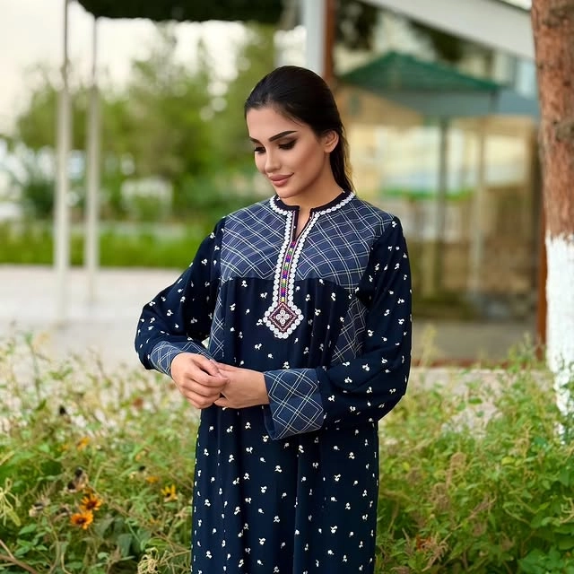 Türkmen fasonlar pombarh fasonlar Fasonlar 2025 fasonlar fason moda modalar Bezen bezen Türkmen fasonlar 2026 Türkmen fasonlar 2025 Türkmen fasonlar 2024 Türkmen fasonlar 2023 turkmenistan türkmenistan turkmen türkmen ashgabat  asgabat aşgabat balkan mary lebap dashoguz dasoguz daşoguz pombarh ponbarhat gulyupek gülýüpek stapel ştapel Gralan Çüýdeşen Abaýa Gadymy Krep Gurultaý 	Keteni Ýüpek Şifon Gipýur Lyon Welwet Atlas Kaşemir Streýç Suzana Ştapel Gülýüpek Pombarh Ýupka Gursakça Aksesuarlar Palto Penjek Okuw eşik Fata Sport eşik Uniforma Nakidka Öýme Şarf kompýuter ýaka ýaglyk Arenda köýnek 2nji el köýnek Taýyn köýnek Matalar Milli lybas milli lybaslar Toý köýnek Toý köýnekler toy koynek toy koynekler gundelik koynekler Gündelik	 
 köýnekler fata koynek Modern taze fason Eskiz koynektm turkmenkoynek türkmenkoynek fason moda moda fasonlar Iş eşik el iş	sada	ýakaly ýakasyz	keşdeli biserli	ýeňli giň nagyşly ýüregi açyk stoýka ýaka ýanly kombinasiýa 	zerli üsti aşak guşakly seçekli gysga ýeňli Ştapel Gündelik ýakaly, ýeňli, giň 17-25, 26-35 Haki, Goýy-gök, Goňur, Goýy-goňur, Goýy-ýaşyl yaz, tomus, guyz, gysh