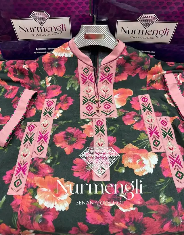 Türkmen fasonlar pombarh fasonlar Fasonlar 2025 fasonlar fason moda modalar Bezen bezen Türkmen fasonlar 2026 Türkmen fasonlar 2025 Türkmen fasonlar 2024 Türkmen fasonlar 2023 turkmenistan türkmenistan turkmen türkmen ashgabat  asgabat aşgabat balkan mary lebap dashoguz dasoguz daşoguz pombarh ponbarhat gulyupek gülýüpek stapel ştapel Gralan Çüýdeşen Abaýa Gadymy Krep Gurultaý 	Keteni Ýüpek Şifon Gipýur Lyon Welwet Atlas Kaşemir Streýç Suzana Ştapel Gülýüpek Pombarh Ýupka Gursakça Aksesuarlar Palto Penjek Okuw eşik Fata Sport eşik Uniforma Nakidka Öýme Şarf kompýuter ýaka ýaglyk Arenda köýnek 2nji el köýnek Taýyn köýnek Matalar Milli lybas milli lybaslar Toý köýnek Toý köýnekler toy koynek toy koynekler gundelik koynekler Gündelik	 
 köýnekler fata koynek Modern taze fason Eskiz koynektm turkmenkoynek türkmenkoynek fason moda moda fasonlar Iş eşik el iş	sada	ýakaly ýakasyz	keşdeli biserli	ýeňli giň nagyşly ýüregi açyk stoýka ýaka ýanly kombinasiýa 	zerli üsti aşak guşakly seçekli gysga ýeňli Ştapel Gündelik el iş, keşdeli, ýakaly, biserli, ýeňli, giň 17-25, 26-35 Haki, Gülgüne, Gyzyl, Mämişi yaz, tomus, guyz