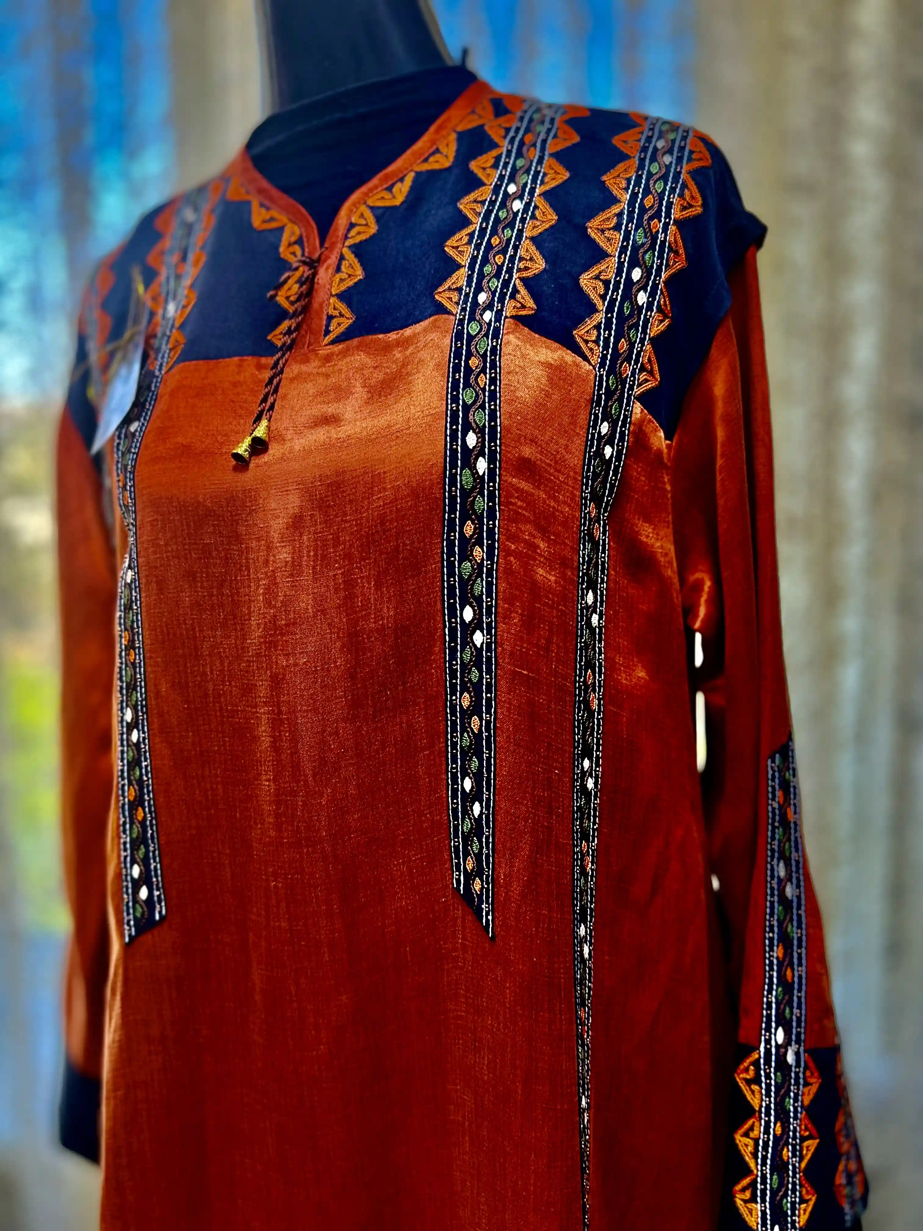 Türkmen fasonlar pombarh fasonlar Fasonlar 2025 fasonlar fason moda modalar Bezen bezen Türkmen fasonlar 2026 Türkmen fasonlar 2025 Türkmen fasonlar 2024 Türkmen fasonlar 2023 turkmenistan türkmenistan turkmen türkmen ashgabat  asgabat aşgabat balkan mary lebap dashoguz dasoguz daşoguz pombarh ponbarhat gulyupek gülýüpek stapel ştapel Gralan Çüýdeşen Abaýa Gadymy Krep Gurultaý 	Keteni Ýüpek Şifon Gipýur Lyon Welwet Atlas Kaşemir Streýç Suzana Ştapel Gülýüpek Pombarh Ýupka Gursakça Aksesuarlar Palto Penjek Okuw eşik Fata Sport eşik Uniforma Nakidka Öýme Şarf kompýuter ýaka ýaglyk Arenda köýnek 2nji el köýnek Taýyn köýnek Matalar Milli lybas milli lybaslar Toý köýnek Toý köýnekler toy koynek toy koynekler gundelik koynekler Gündelik	 
 köýnekler fata koynek Modern taze fason Eskiz koynektm turkmenkoynek türkmenkoynek fason moda moda fasonlar Iş eşik el iş	sada	ýakaly ýakasyz	keşdeli biserli	ýeňli giň nagyşly ýüregi açyk stoýka ýaka ýanly kombinasiýa 	zerli üsti aşak guşakly seçekli gysga ýeňli Ýüpek Toý köýnek, Gündelik el iş, ýakaly  Mämişi guyz