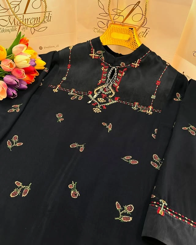 Türkmen fasonlar pombarh fasonlar Fasonlar 2025 fasonlar fason moda modalar Bezen bezen Türkmen fasonlar 2026 Türkmen fasonlar 2025 Türkmen fasonlar 2024 Türkmen fasonlar 2023 turkmenistan türkmenistan turkmen türkmen ashgabat  asgabat aşgabat balkan mary lebap dashoguz dasoguz daşoguz pombarh ponbarhat gulyupek gülýüpek stapel ştapel Gralan Çüýdeşen Abaýa Gadymy Krep Gurultaý 	Keteni Ýüpek Şifon Gipýur Lyon Welwet Atlas Kaşemir Streýç Suzana Ştapel Gülýüpek Pombarh Ýupka Gursakça Aksesuarlar Palto Penjek Okuw eşik Fata Sport eşik Uniforma Nakidka Öýme Şarf kompýuter ýaka ýaglyk Arenda köýnek 2nji el köýnek Taýyn köýnek Matalar Milli lybas milli lybaslar Toý köýnek Toý köýnekler toy koynek toy koynekler gundelik koynekler Gündelik	 
 köýnekler fata koynek Modern taze fason Eskiz koynektm turkmenkoynek türkmenkoynek fason moda moda fasonlar Iş eşik el iş	sada	ýakaly ýakasyz	keşdeli biserli	ýeňli giň nagyşly ýüregi açyk stoýka ýaka ýanly kombinasiýa 	zerli üsti aşak guşakly seçekli gysga ýeňli Ştapel Gündelik el iş, sada, ýakaly, ýeňli, giň, nagyşly 26-35, 35+ Haki, Gara, Goýy-gyzyl, Gyzyl, Goýy-gök, Altyn tomus, guyz