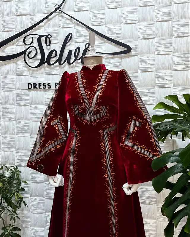 Türkmen fasonlar pombarh fasonlar Fasonlar 2025 fasonlar fason moda modalar Bezen bezen Türkmen fasonlar 2026 Türkmen fasonlar 2025 Türkmen fasonlar 2024 Türkmen fasonlar 2023 turkmenistan türkmenistan turkmen türkmen ashgabat  asgabat aşgabat balkan mary lebap dashoguz dasoguz daşoguz pombarh ponbarhat gulyupek gülýüpek stapel ştapel Gralan Çüýdeşen Abaýa Gadymy Krep Gurultaý 	Keteni Ýüpek Şifon Gipýur Lyon Welwet Atlas Kaşemir Streýç Suzana Ştapel Gülýüpek Pombarh Ýupka Gursakça Aksesuarlar Palto Penjek Okuw eşik Fata Sport eşik Uniforma Nakidka Öýme Şarf kompýuter ýaka ýaglyk Arenda köýnek 2nji el köýnek Taýyn köýnek Matalar Milli lybas milli lybaslar Toý köýnek Toý köýnekler toy koynek toy koynekler gundelik koynekler Gündelik	 
 köýnekler fata koynek Modern taze fason Eskiz koynektm turkmenkoynek türkmenkoynek fason moda moda fasonlar Iş eşik el iş	sada	ýakaly ýakasyz	keşdeli biserli	ýeňli giň nagyşly ýüregi açyk stoýka ýaka ýanly kombinasiýa 	zerli üsti aşak guşakly seçekli gysga ýeňli Panbarhat (Pombarh) Toý köýnek ýakasyz, ýanly, ýeňli, giň 26-35, 35+ Goýy-gyzyl yaz, guyz, gysh