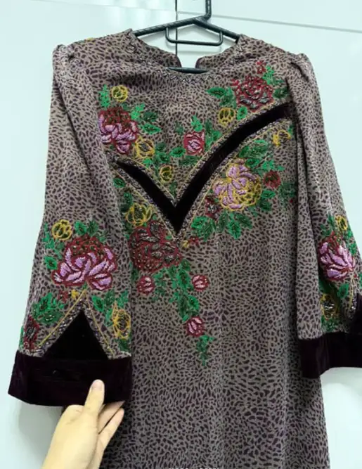 Türkmen fasonlar pombarh fasonlar Fasonlar 2025 fasonlar fason moda modalar Bezen bezen Türkmen fasonlar 2026 Türkmen fasonlar 2025 Türkmen fasonlar 2024 Türkmen fasonlar 2023 turkmenistan türkmenistan turkmen türkmen ashgabat  asgabat aşgabat balkan mary lebap dashoguz dasoguz daşoguz pombarh ponbarhat gulyupek gülýüpek stapel ştapel Gralan Çüýdeşen Abaýa Gadymy Krep Gurultaý 	Keteni Ýüpek Şifon Gipýur Lyon Welwet Atlas Kaşemir Streýç Suzana Ştapel Gülýüpek Pombarh Ýupka Gursakça Aksesuarlar Palto Penjek Okuw eşik Fata Sport eşik Uniforma Nakidka Öýme Şarf kompýuter ýaka ýaglyk Arenda köýnek 2nji el köýnek Taýyn köýnek Matalar Milli lybas milli lybaslar Toý köýnek Toý köýnekler toy koynek toy koynekler gundelik koynekler Gündelik	 
 köýnekler fata koynek Modern taze fason Eskiz koynektm turkmenkoynek türkmenkoynek fason moda moda fasonlar Iş eşik el iş	sada	ýakaly ýakasyz	keşdeli biserli	ýeňli giň nagyşly ýüregi açyk stoýka ýaka ýanly kombinasiýa 	zerli üsti aşak guşakly seçekli gysga ýeňli 