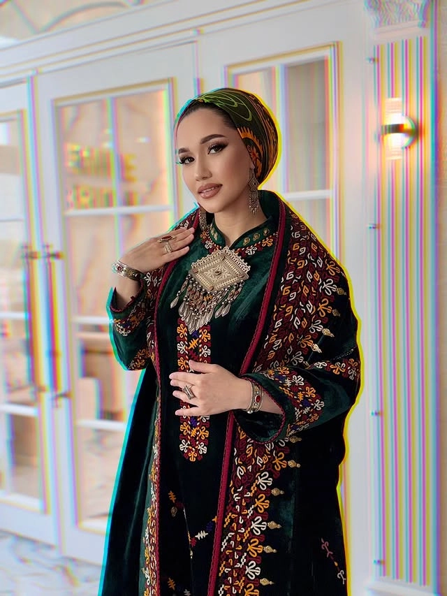 Türkmen fasonlar pombarh fasonlar Fasonlar 2025 fasonlar fason moda modalar Bezen bezen Türkmen fasonlar 2026 Türkmen fasonlar 2025 Türkmen fasonlar 2024 Türkmen fasonlar 2023 turkmenistan türkmenistan turkmen türkmen ashgabat  asgabat aşgabat balkan mary lebap dashoguz dasoguz daşoguz pombarh ponbarhat gulyupek gülýüpek stapel ştapel Gralan Çüýdeşen Abaýa Gadymy Krep Gurultaý 	Keteni Ýüpek Şifon Gipýur Lyon Welwet Atlas Kaşemir Streýç Suzana Ştapel Gülýüpek Pombarh Ýupka Gursakça Aksesuarlar Palto Penjek Okuw eşik Fata Sport eşik Uniforma Nakidka Öýme Şarf kompýuter ýaka ýaglyk Arenda köýnek 2nji el köýnek Taýyn köýnek Matalar Milli lybas milli lybaslar Toý köýnek Toý köýnekler toy koynek toy koynekler gundelik koynekler Gündelik	 
 köýnekler fata koynek Modern taze fason Eskiz koynektm turkmenkoynek türkmenkoynek fason moda moda fasonlar Iş eşik el iş	sada	ýakaly ýakasyz	keşdeli biserli	ýeňli giň nagyşly ýüregi açyk stoýka ýaka ýanly kombinasiýa 	zerli üsti aşak guşakly seçekli gysga ýeňli Panbarhat (Pombarh) Milli lybas keşdeli, ýakaly, ýeňli, giň, nagyşly 26-35, 35+ Goýy-ýaşyl yaz, guyz, gysh