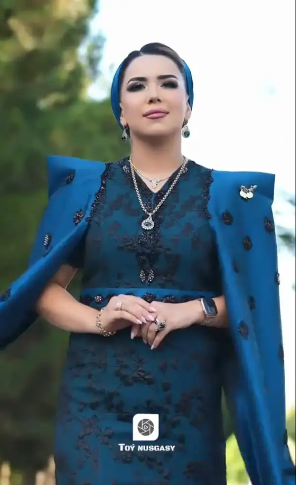 Türkmen fasonlar pombarh fasonlar Fasonlar 2025 fasonlar fason moda modalar Bezen bezen Türkmen fasonlar 2026 Türkmen fasonlar 2025 Türkmen fasonlar 2024 Türkmen fasonlar 2023 turkmenistan türkmenistan turkmen türkmen ashgabat  asgabat aşgabat balkan mary lebap dashoguz dasoguz daşoguz pombarh ponbarhat gulyupek gülýüpek stapel ştapel Gralan Çüýdeşen Abaýa Gadymy Krep Gurultaý 	Keteni Ýüpek Şifon Gipýur Lyon Welwet Atlas Kaşemir Streýç Suzana Ştapel Gülýüpek Pombarh Ýupka Gursakça Aksesuarlar Palto Penjek Okuw eşik Fata Sport eşik Uniforma Nakidka Öýme Şarf kompýuter ýaka ýaglyk Arenda köýnek 2nji el köýnek Taýyn köýnek Matalar Milli lybas milli lybaslar Toý köýnek Toý köýnekler toy koynek toy koynekler gundelik koynekler Gündelik	 
 köýnekler fata koynek Modern taze fason Eskiz koynektm turkmenkoynek türkmenkoynek fason moda moda fasonlar Iş eşik el iş	sada	ýakaly ýakasyz	keşdeli biserli	ýeňli giň nagyşly ýüregi açyk stoýka ýaka ýanly kombinasiýa 	zerli üsti aşak guşakly seçekli gysga ýeňli Toý köýnek, Modern ýakasyz, gysga ýeňli 17-25, 26-35 Benewşe, Goýy-gök yaz, tomus, guyz