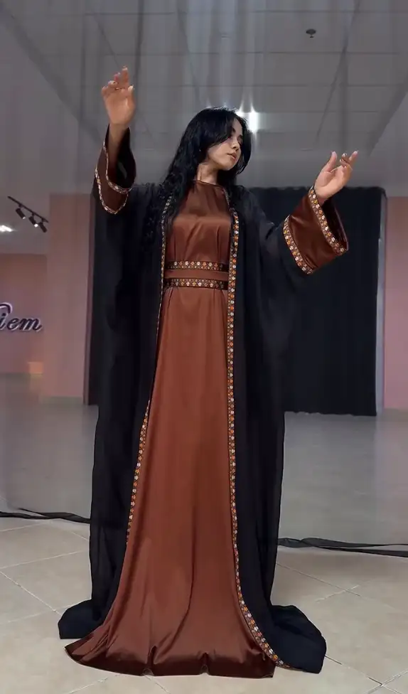 Türkmen fasonlar pombarh fasonlar Fasonlar 2025 fasonlar fason moda modalar Bezen bezen Türkmen fasonlar 2026 Türkmen fasonlar 2025 Türkmen fasonlar 2024 Türkmen fasonlar 2023 turkmenistan türkmenistan turkmen türkmen ashgabat  asgabat aşgabat balkan mary lebap dashoguz dasoguz daşoguz pombarh ponbarhat gulyupek gülýüpek stapel ştapel Gralan Çüýdeşen Abaýa Gadymy Krep Gurultaý 	Keteni Ýüpek Şifon Gipýur Lyon Welwet Atlas Kaşemir Streýç Suzana Ştapel Gülýüpek Pombarh Ýupka Gursakça Aksesuarlar Palto Penjek Okuw eşik Fata Sport eşik Uniforma Nakidka Öýme Şarf kompýuter ýaka ýaglyk Arenda köýnek 2nji el köýnek Taýyn köýnek Matalar Milli lybas milli lybaslar Toý köýnek Toý köýnekler toy koynek toy koynekler gundelik koynekler Gündelik	 
 köýnekler fata koynek Modern taze fason Eskiz koynektm turkmenkoynek türkmenkoynek fason moda moda fasonlar Iş eşik el iş	sada	ýakaly ýakasyz	keşdeli biserli	ýeňli giň nagyşly ýüregi açyk stoýka ýaka ýanly kombinasiýa 	zerli üsti aşak guşakly seçekli gysga ýeňli Şifon Modern ýakasyz, ýeňli, giň, kombinasiýa, guşakly 17-25, 26-35 Gara, Goýy-gyzyl yaz, tomus, guyz