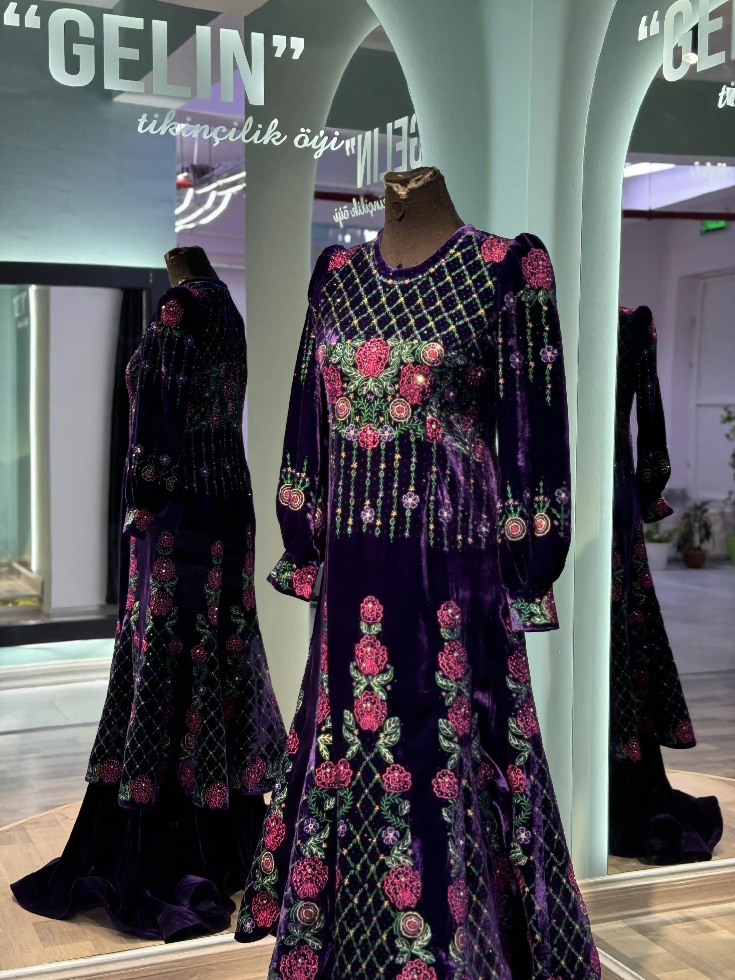 Türkmen fasonlar pombarh fasonlar Fasonlar 2025 fasonlar fason moda modalar Bezen bezen Türkmen fasonlar 2026 Türkmen fasonlar 2025 Türkmen fasonlar 2024 Türkmen fasonlar 2023 turkmenistan türkmenistan turkmen türkmen ashgabat  asgabat aşgabat balkan mary lebap dashoguz dasoguz daşoguz pombarh ponbarhat gulyupek gülýüpek stapel ştapel Gralan Çüýdeşen Abaýa Gadymy Krep Gurultaý 	Keteni Ýüpek Şifon Gipýur Lyon Welwet Atlas Kaşemir Streýç Suzana Ştapel Gülýüpek Pombarh Ýupka Gursakça Aksesuarlar Palto Penjek Okuw eşik Fata Sport eşik Uniforma Nakidka Öýme Şarf kompýuter ýaka ýaglyk Arenda köýnek 2nji el köýnek Taýyn köýnek Matalar Milli lybas milli lybaslar Toý köýnek Toý köýnekler toy koynek toy koynekler gundelik koynekler Gündelik	 
 köýnekler fata koynek Modern taze fason Eskiz koynektm turkmenkoynek türkmenkoynek fason moda moda fasonlar Iş eşik el iş	sada	ýakaly ýakasyz	keşdeli biserli	ýeňli giň nagyşly ýüregi açyk stoýka ýaka ýanly kombinasiýa 	zerli üsti aşak guşakly seçekli gysga ýeňli Panbarhat (Pombarh) Toý köýnek el iş, keşdeli, ýakaly, biserli, ýeňli 17-25 Benewşe