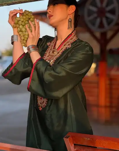 Türkmen fasonlar pombarh fasonlar Fasonlar 2025 fasonlar fason moda modalar Bezen bezen Türkmen fasonlar 2026 Türkmen fasonlar 2025 Türkmen fasonlar 2024 Türkmen fasonlar 2023 turkmenistan türkmenistan turkmen türkmen ashgabat  asgabat aşgabat balkan mary lebap dashoguz dasoguz daşoguz pombarh ponbarhat gulyupek gülýüpek stapel ştapel Gralan Çüýdeşen Abaýa Gadymy Krep Gurultaý 	Keteni Ýüpek Şifon Gipýur Lyon Welwet Atlas Kaşemir Streýç Suzana Ştapel Gülýüpek Pombarh Ýupka Gursakça Aksesuarlar Palto Penjek Okuw eşik Fata Sport eşik Uniforma Nakidka Öýme Şarf kompýuter ýaka ýaglyk Arenda köýnek 2nji el köýnek Taýyn köýnek Matalar Milli lybas milli lybaslar Toý köýnek Toý köýnekler toy koynek toy koynekler gundelik koynekler Gündelik	 
 köýnekler fata koynek Modern taze fason Eskiz koynektm turkmenkoynek türkmenkoynek fason moda moda fasonlar Iş eşik el iş	sada	ýakaly ýakasyz	keşdeli biserli	ýeňli giň nagyşly ýüregi açyk stoýka ýaka ýanly kombinasiýa 	zerli üsti aşak guşakly seçekli gysga ýeňli 