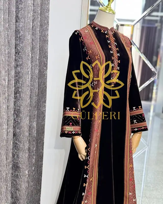 Türkmen fasonlar pombarh fasonlar Fasonlar 2025 fasonlar fason moda modalar Bezen bezen Türkmen fasonlar 2026 Türkmen fasonlar 2025 Türkmen fasonlar 2024 Türkmen fasonlar 2023 turkmenistan türkmenistan turkmen türkmen ashgabat  asgabat aşgabat balkan mary lebap dashoguz dasoguz daşoguz pombarh ponbarhat gulyupek gülýüpek stapel ştapel Gralan Çüýdeşen Abaýa Gadymy Krep Gurultaý 	Keteni Ýüpek Şifon Gipýur Lyon Welwet Atlas Kaşemir Streýç Suzana Ştapel Gülýüpek Pombarh Ýupka Gursakça Aksesuarlar Palto Penjek Okuw eşik Fata Sport eşik Uniforma Nakidka Öýme Şarf kompýuter ýaka ýaglyk Arenda köýnek 2nji el köýnek Taýyn köýnek Matalar Milli lybas milli lybaslar Toý köýnek Toý köýnekler toy koynek toy koynekler gundelik koynekler Gündelik	 
 köýnekler fata koynek Modern taze fason Eskiz koynektm turkmenkoynek türkmenkoynek fason moda moda fasonlar Iş eşik el iş	sada	ýakaly ýakasyz	keşdeli biserli	ýeňli giň nagyşly ýüregi açyk stoýka ýaka ýanly kombinasiýa 	zerli üsti aşak guşakly seçekli gysga ýeňli Panbarhat (Pombarh) Toý köýnek el iş, ýakaly, ýeňli, giň, nagyşly 26-35, 35+ Goýy-goňur yaz, guyz, gysh