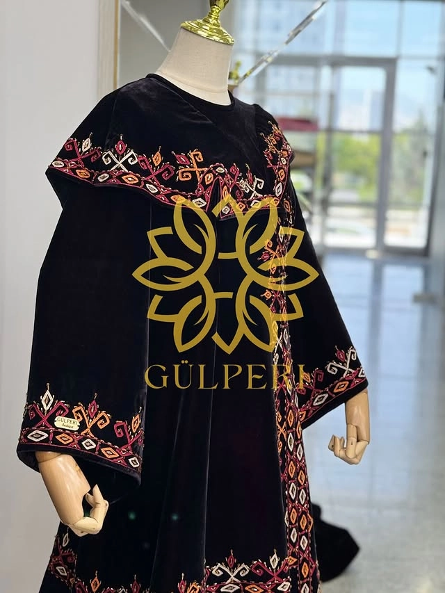 Türkmen fasonlar pombarh fasonlar Fasonlar 2025 fasonlar fason moda modalar Bezen bezen Türkmen fasonlar 2026 Türkmen fasonlar 2025 Türkmen fasonlar 2024 Türkmen fasonlar 2023 turkmenistan türkmenistan turkmen türkmen ashgabat  asgabat aşgabat balkan mary lebap dashoguz dasoguz daşoguz pombarh ponbarhat gulyupek gülýüpek stapel ştapel Gralan Çüýdeşen Abaýa Gadymy Krep Gurultaý 	Keteni Ýüpek Şifon Gipýur Lyon Welwet Atlas Kaşemir Streýç Suzana Ştapel Gülýüpek Pombarh Ýupka Gursakça Aksesuarlar Palto Penjek Okuw eşik Fata Sport eşik Uniforma Nakidka Öýme Şarf kompýuter ýaka ýaglyk Arenda köýnek 2nji el köýnek Taýyn köýnek Matalar Milli lybas milli lybaslar Toý köýnek Toý köýnekler toy koynek toy koynekler gundelik koynekler Gündelik	 
 köýnekler fata koynek Modern taze fason Eskiz koynektm turkmenkoynek türkmenkoynek fason moda moda fasonlar Iş eşik el iş	sada	ýakaly ýakasyz	keşdeli biserli	ýeňli giň nagyşly ýüregi açyk stoýka ýaka ýanly kombinasiýa 	zerli üsti aşak guşakly seçekli gysga ýeňli 